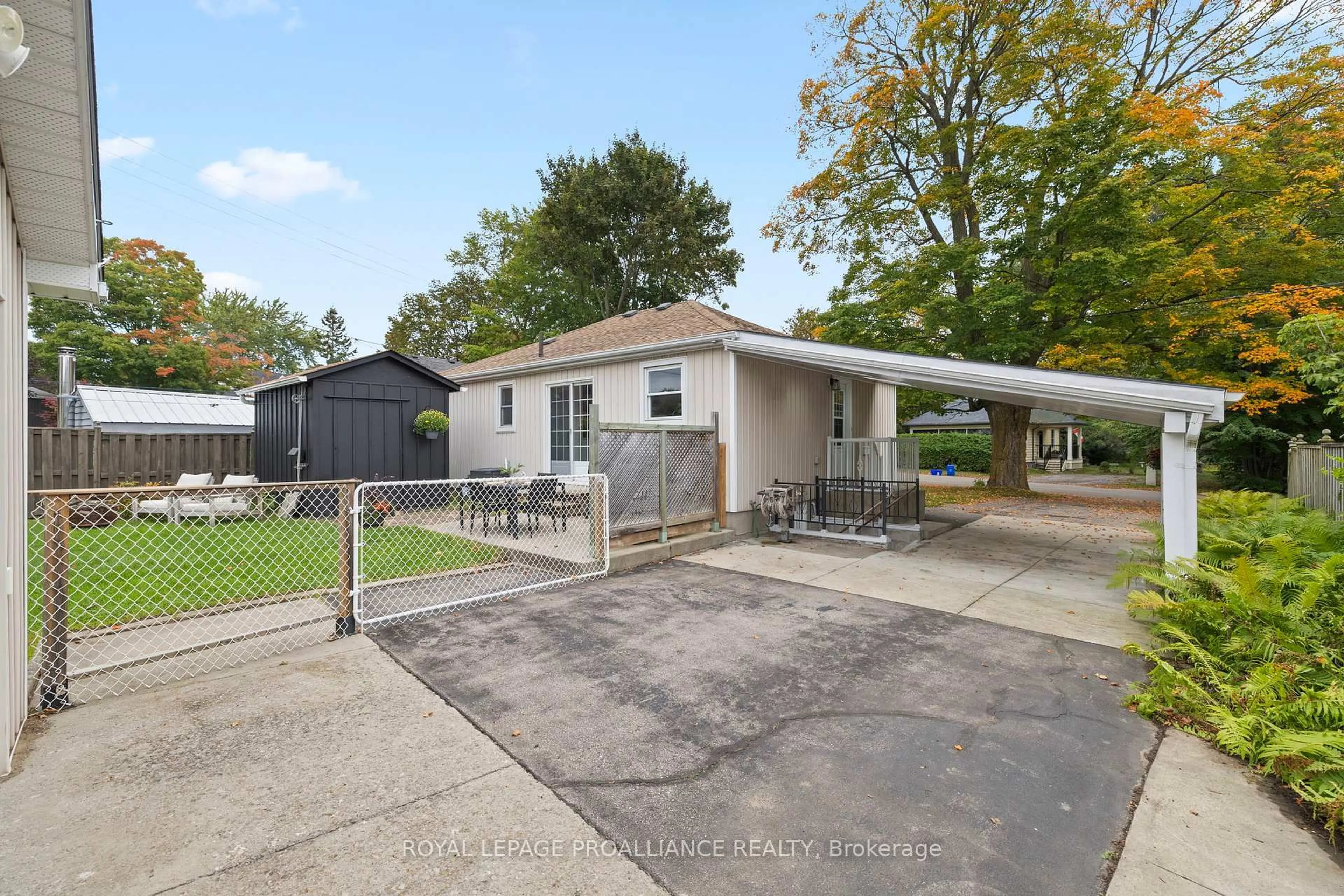 A pic from outside/outdoor area/front of a property/back of a property/a pic from drone, street for 192 Bruton St, Port Hope Ontario L1A 1V9