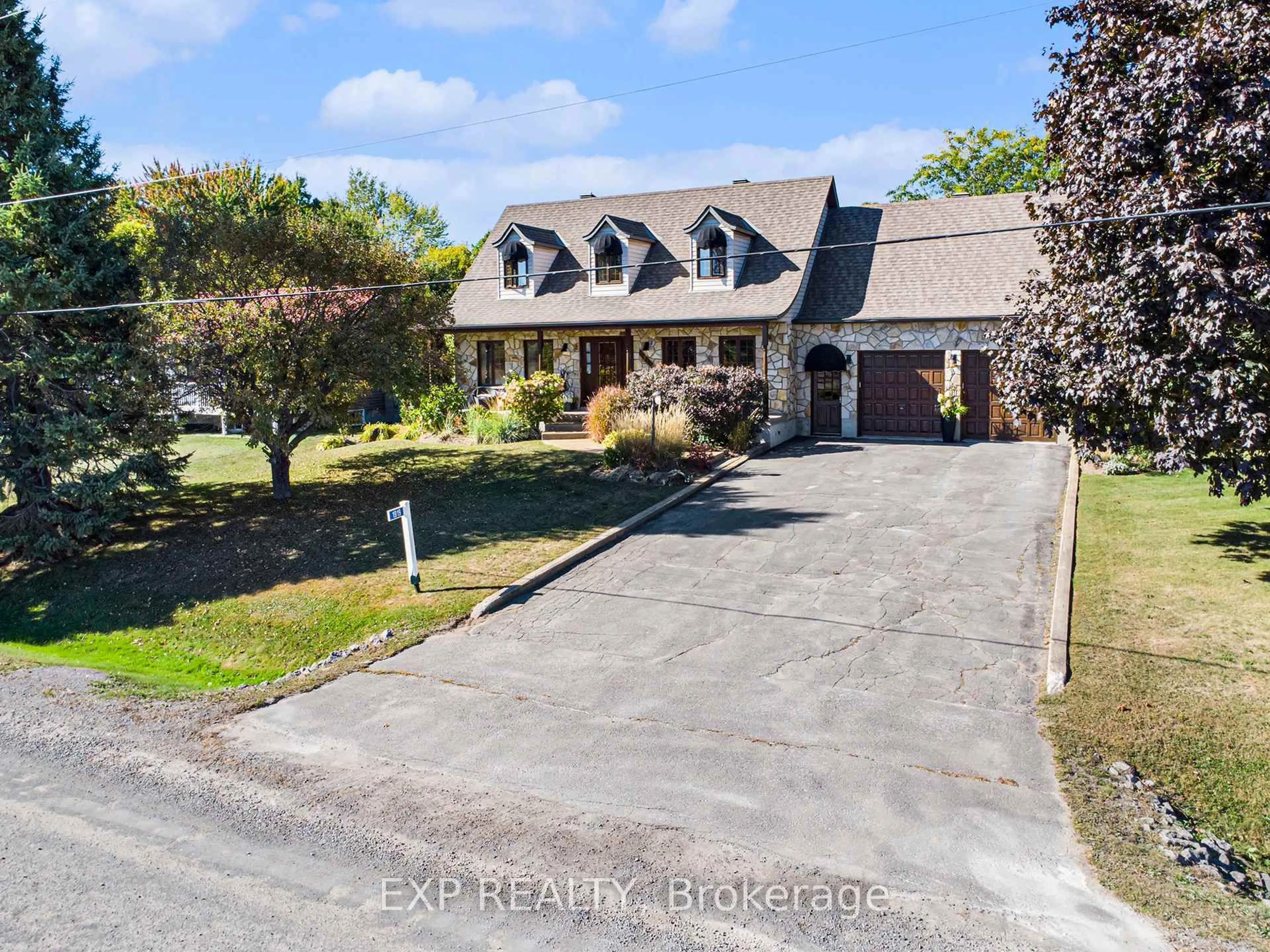 A pic from outside/outdoor area/front of a property/back of a property/a pic from drone, street for 1919 Clark Rd, Clarence-Rockland Ontario K4K 1K7