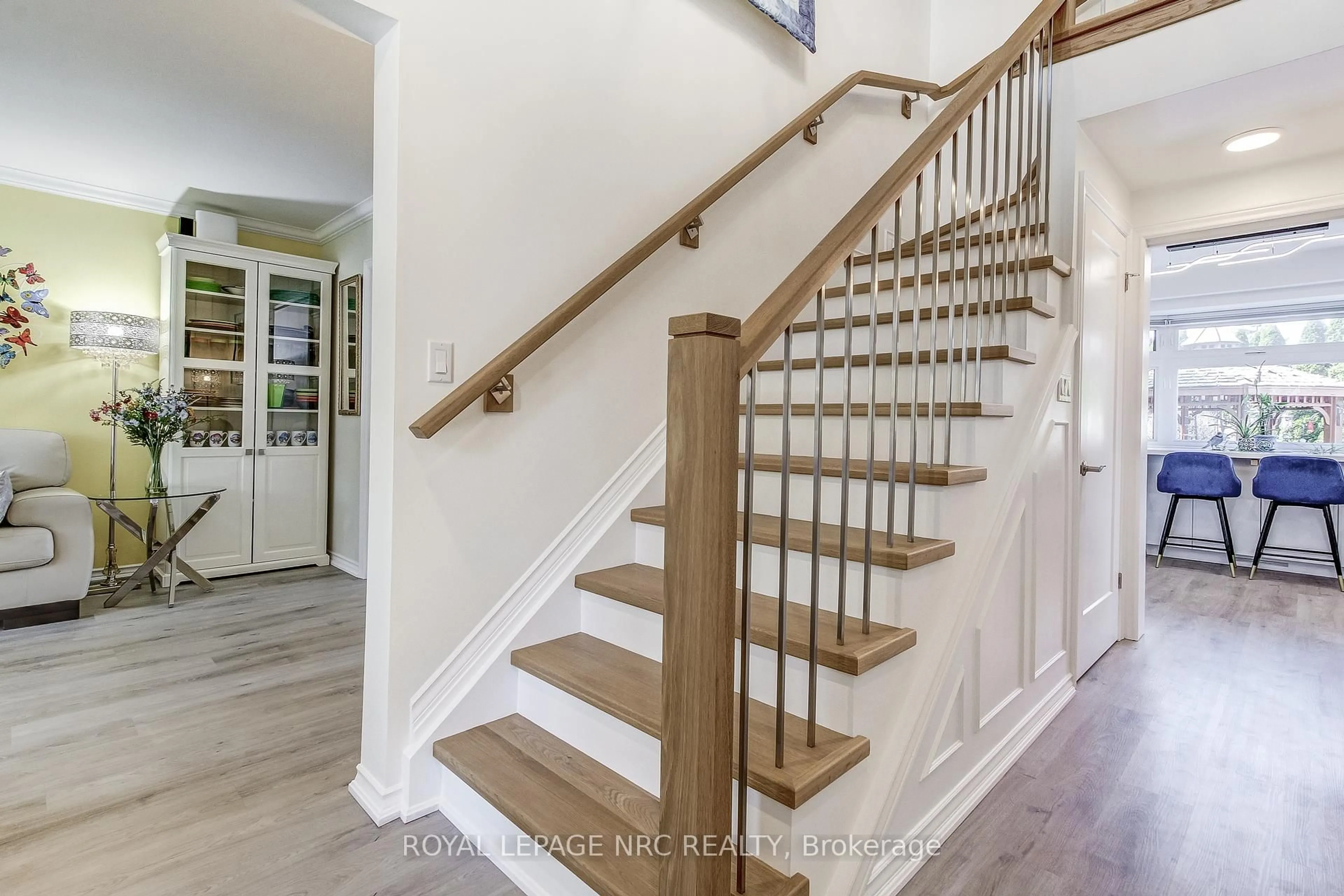 Stairs for 3 LOWER CANADA Dr, Niagara-on-the-Lake Ontario L0S 1J0