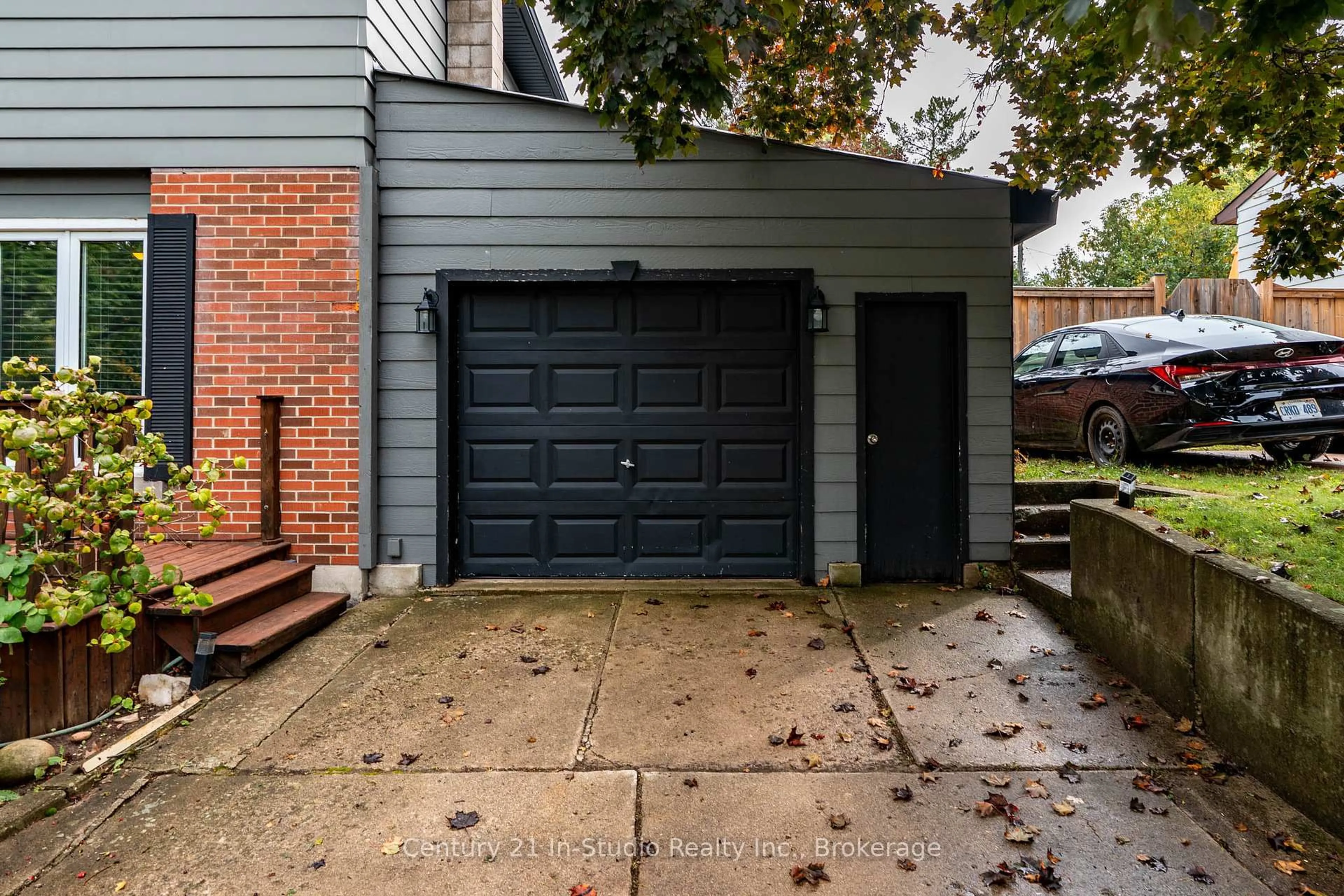 Home with brick exterior material, street for 1065 10th Ave, Owen Sound Ontario N4K 3H9