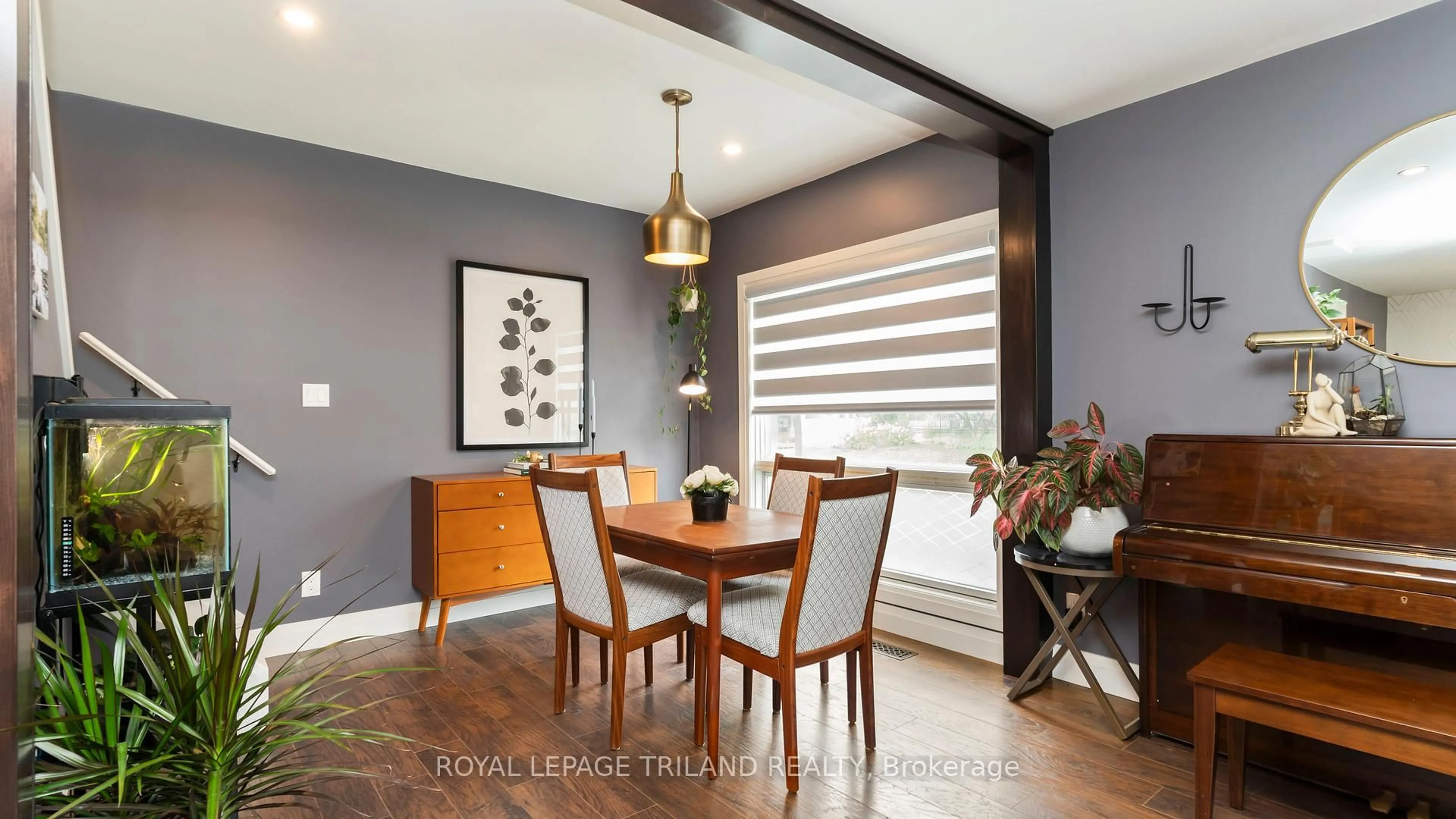 Dining room, wood/laminate floor for 129 Elliott St, London East Ontario N5Y 2E8