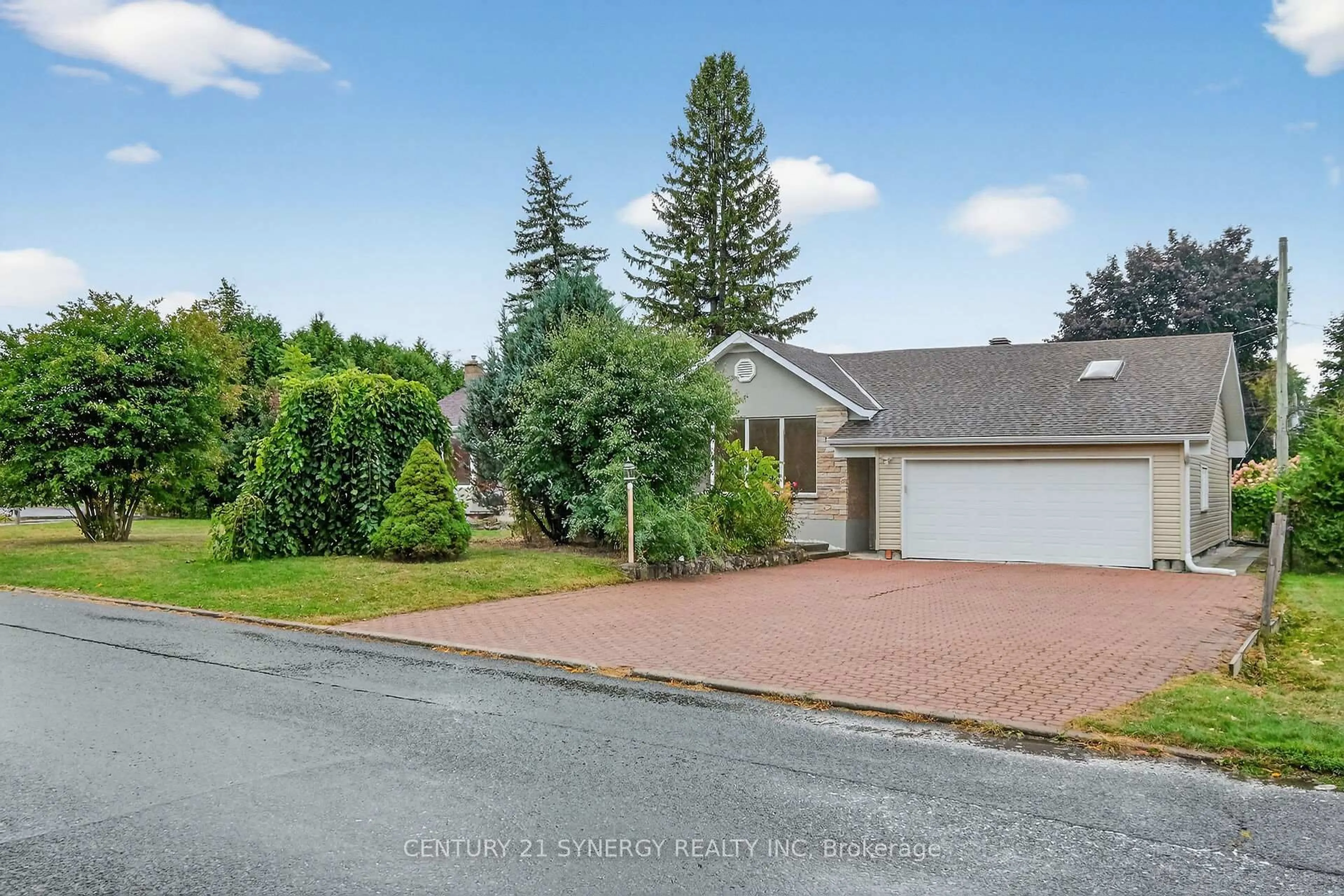 A pic from outside/outdoor area/front of a property/back of a property/a pic from drone, street for 10 Pritchard Dr, Ottawa Ontario K2G 1B3