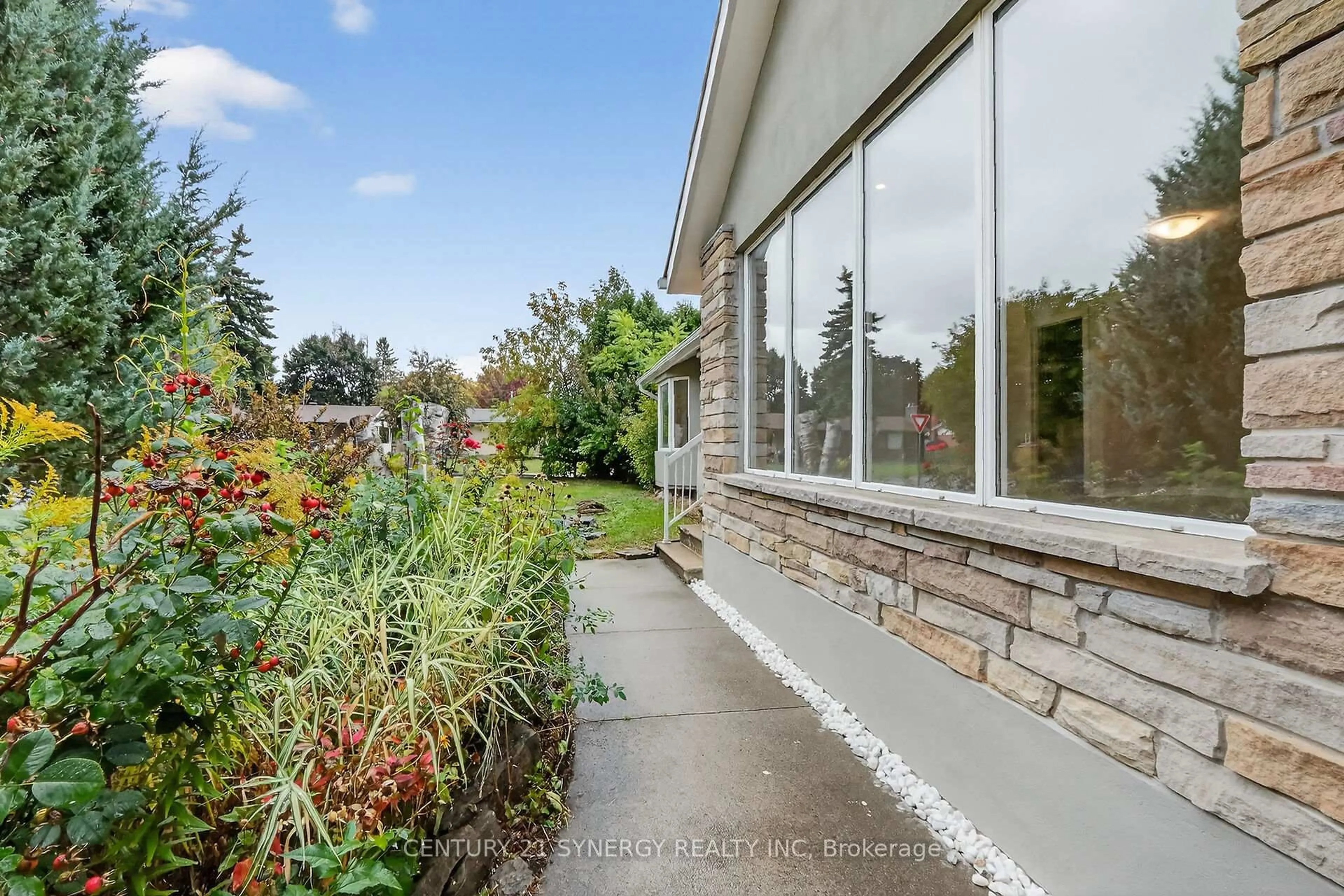 Home with vinyl exterior material, unknown for 10 Pritchard Dr, Ottawa Ontario K2G 1B3