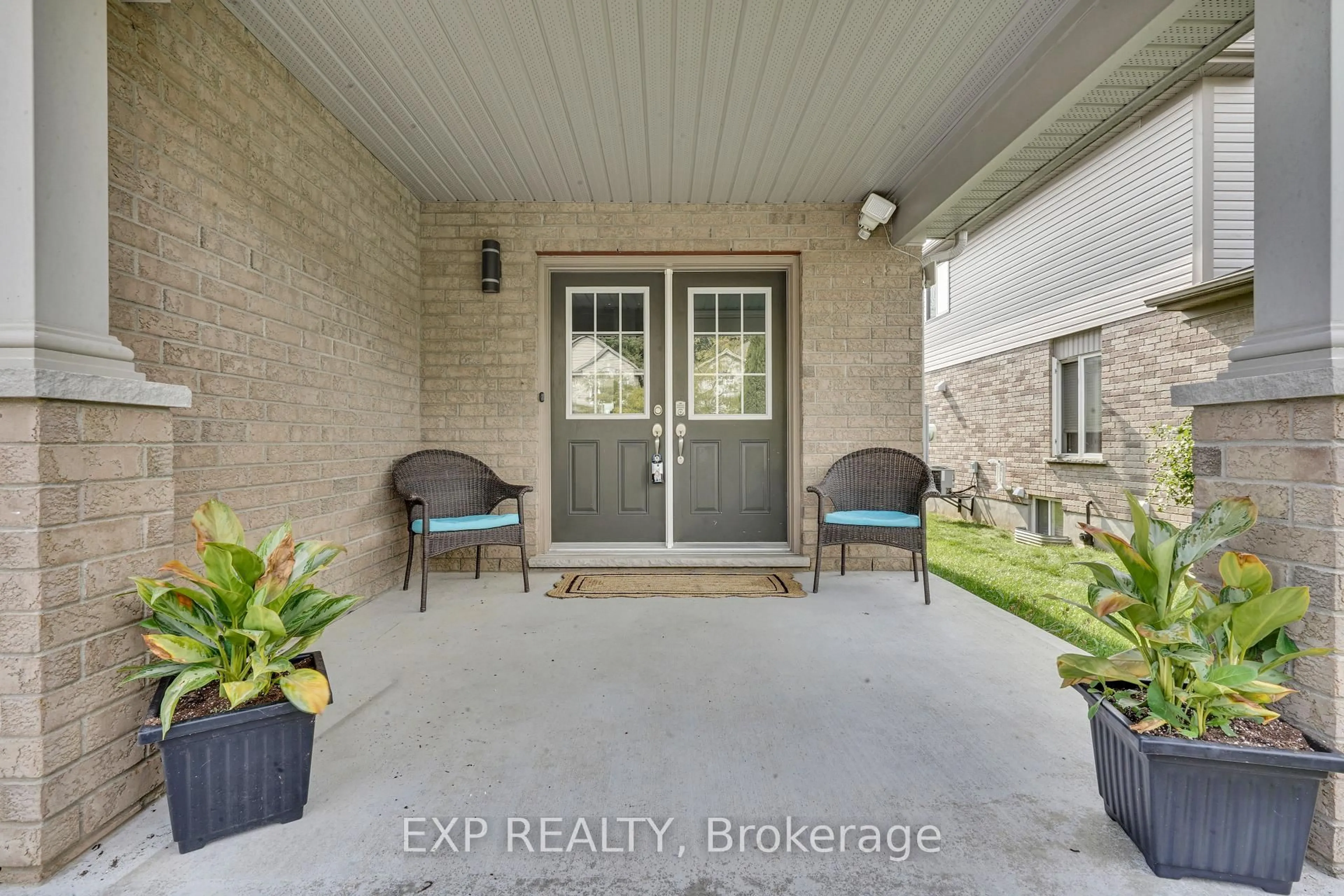 Indoor entryway for 919 FOXCREEK Rd, London North Ontario N6G 0H1
