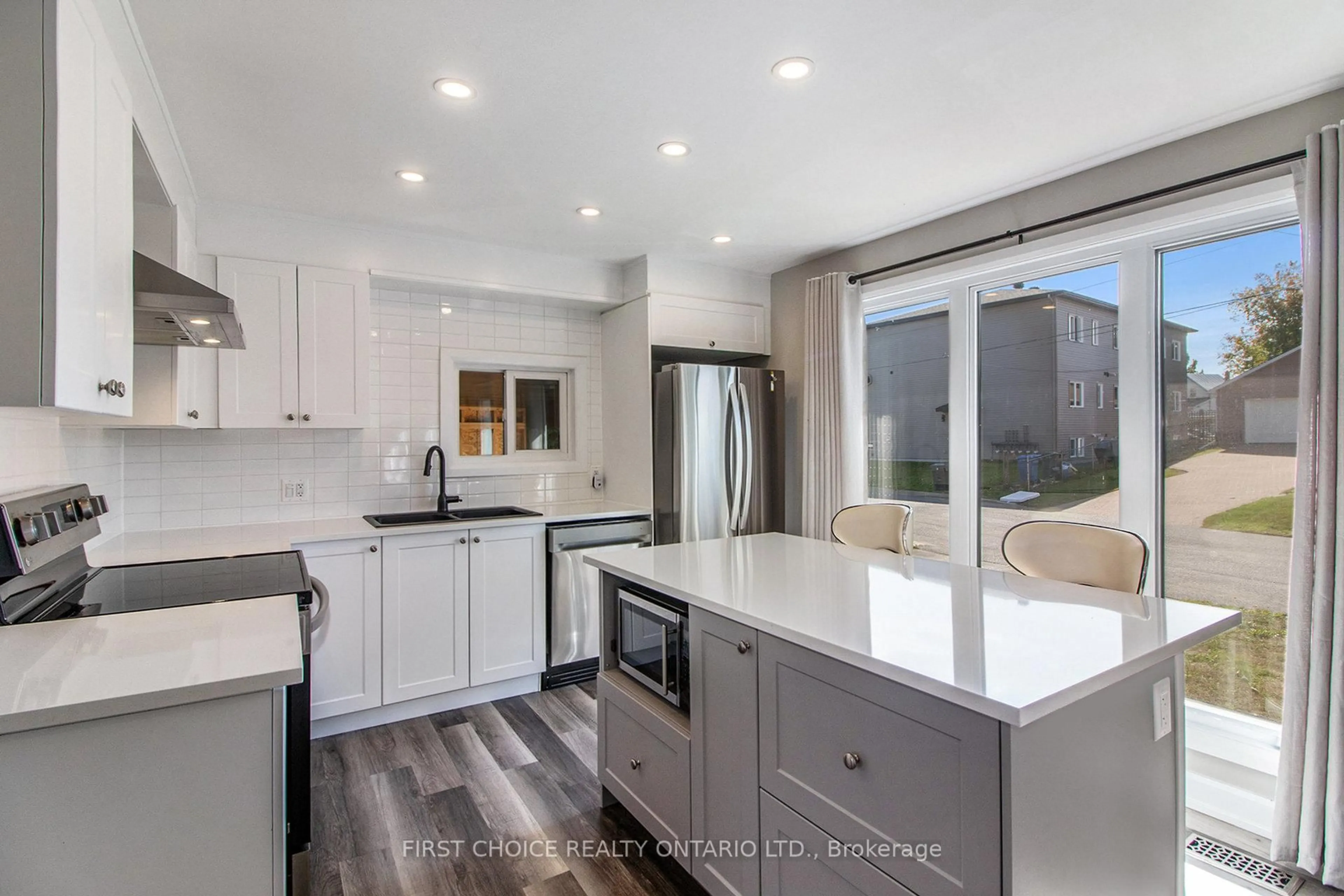 Open concept kitchen, ceramic/tile floor for 802 Chapman St, Clarence-Rockland Ontario K4K 1E6