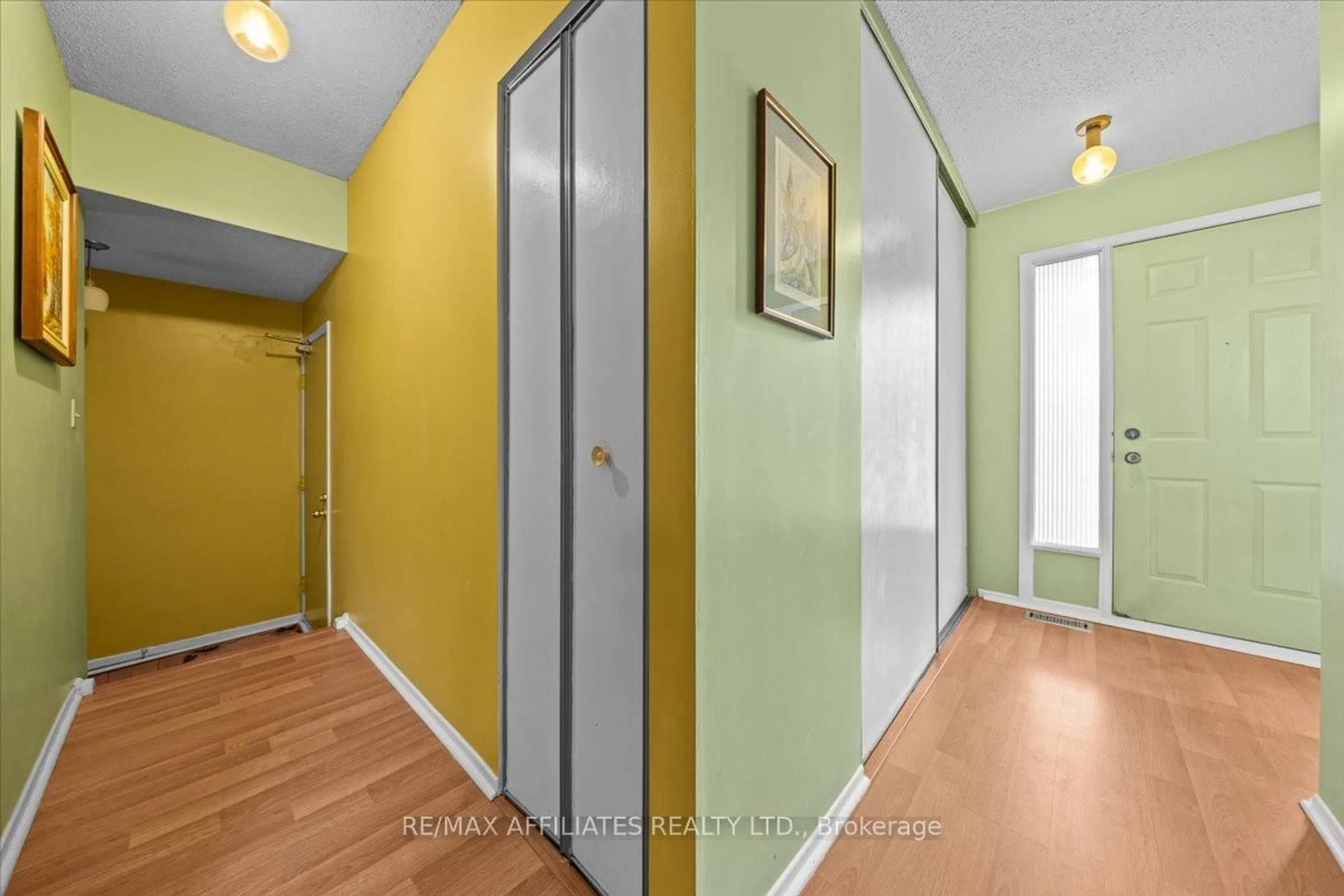 Indoor entryway for 1093 St Lucia Pl, Ottawa Ontario K1C 2G4