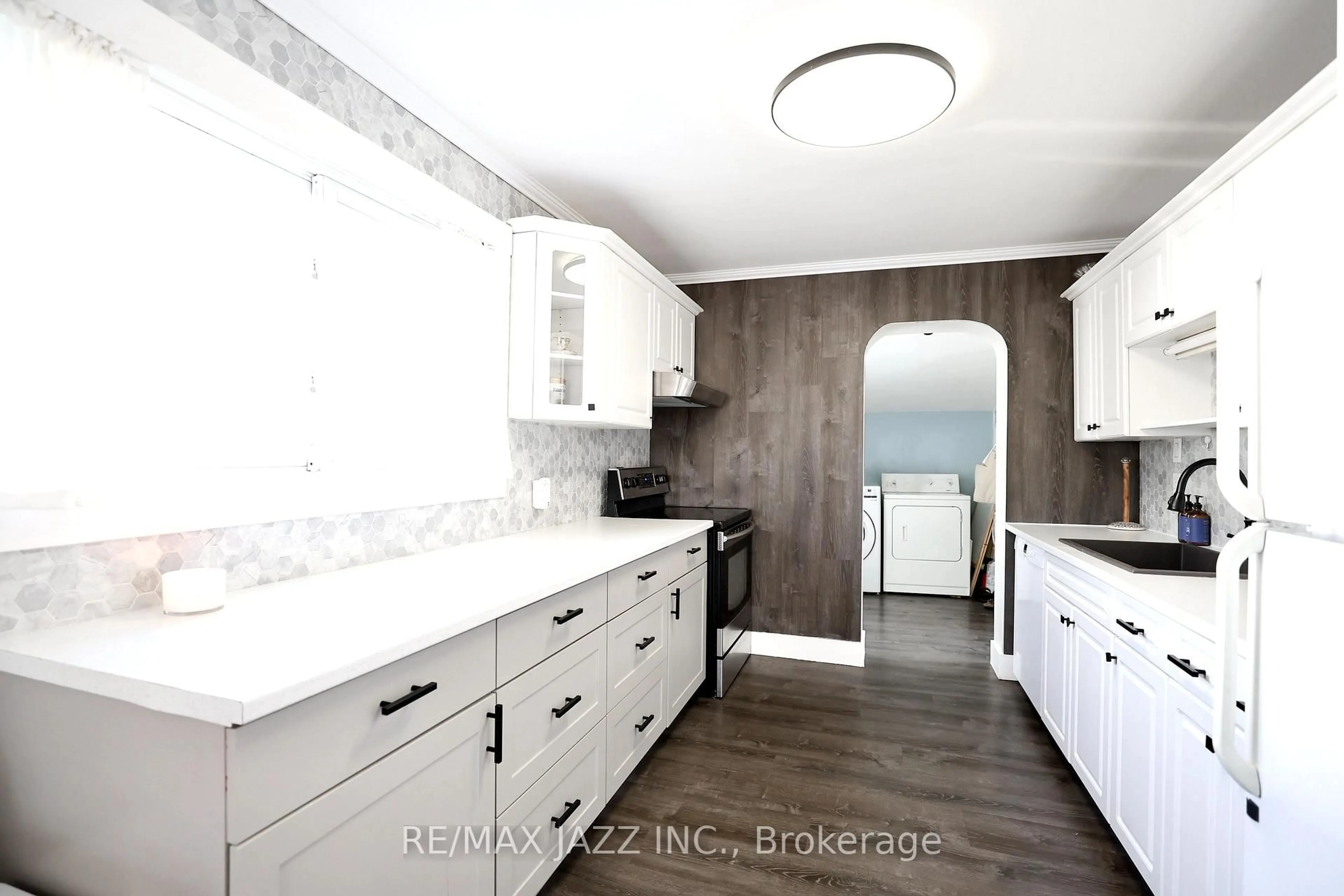 Contemporary kitchen, unknown for 159 Byron St, Quinte West Ontario K8V 2Y7