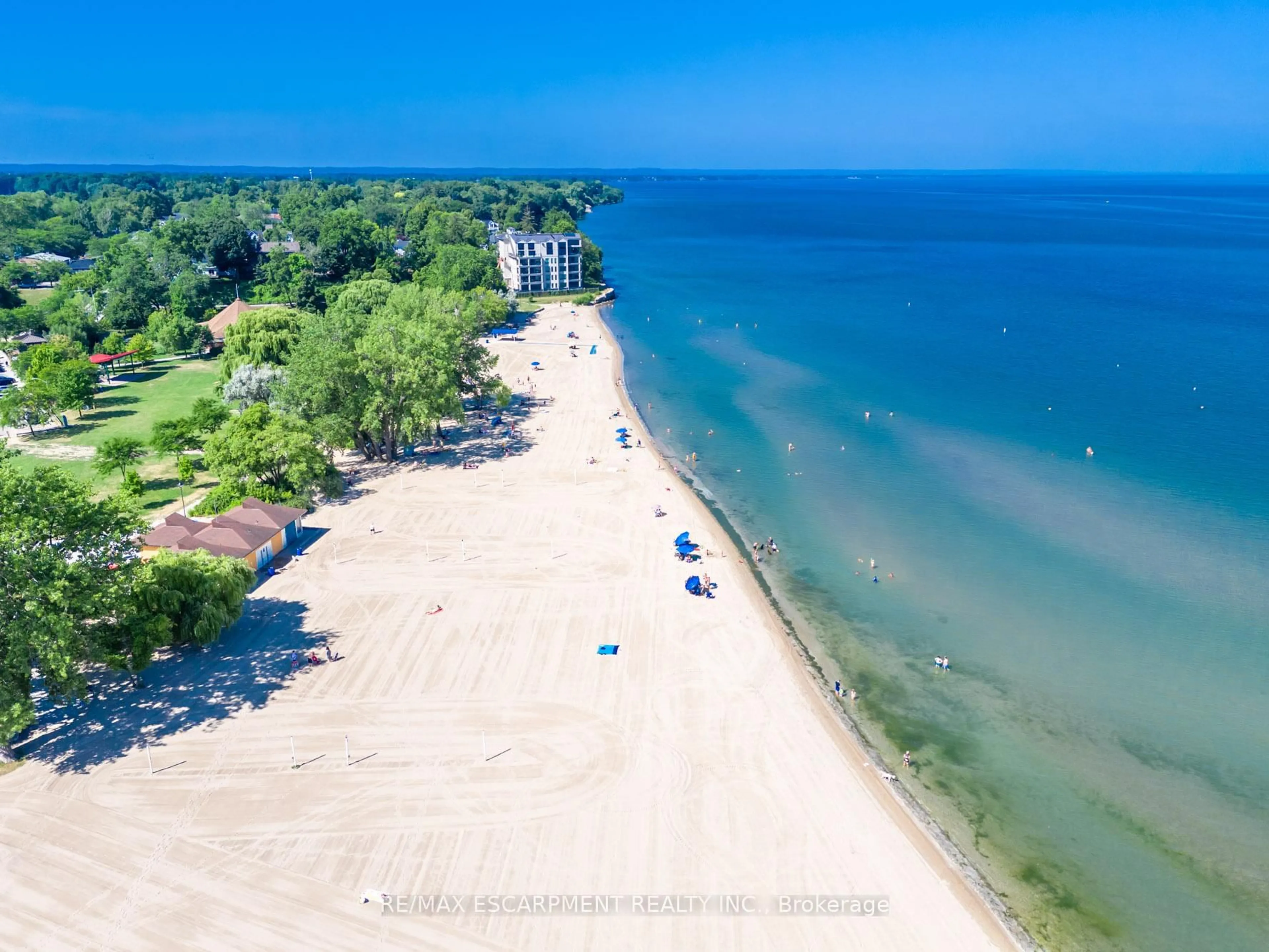 A pic from outside/outdoor area/front of a property/back of a property/a pic from drone, water/lake/river/ocean view for 53 Bayview Dr, St. Catharines Ontario L2N 4Y5