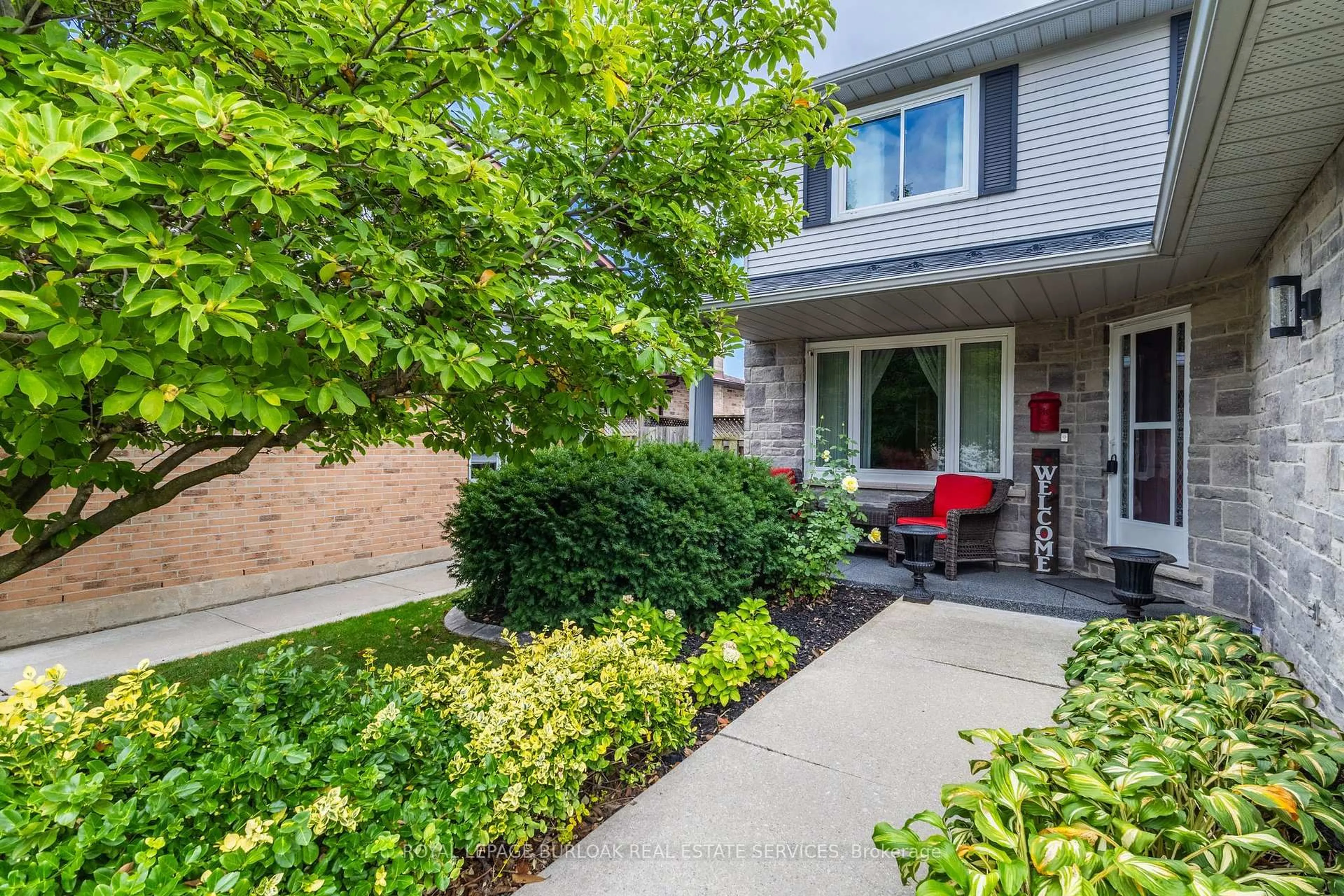 Patio, street for 106 Maple Dr, Hamilton Ontario L8G 4S4