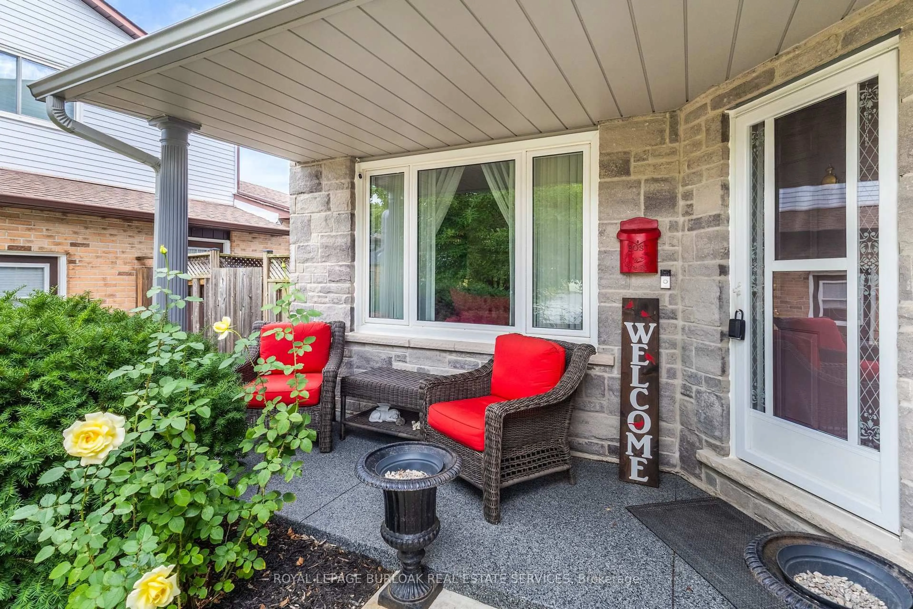 Patio, street for 106 Maple Dr, Hamilton Ontario L8G 4S4