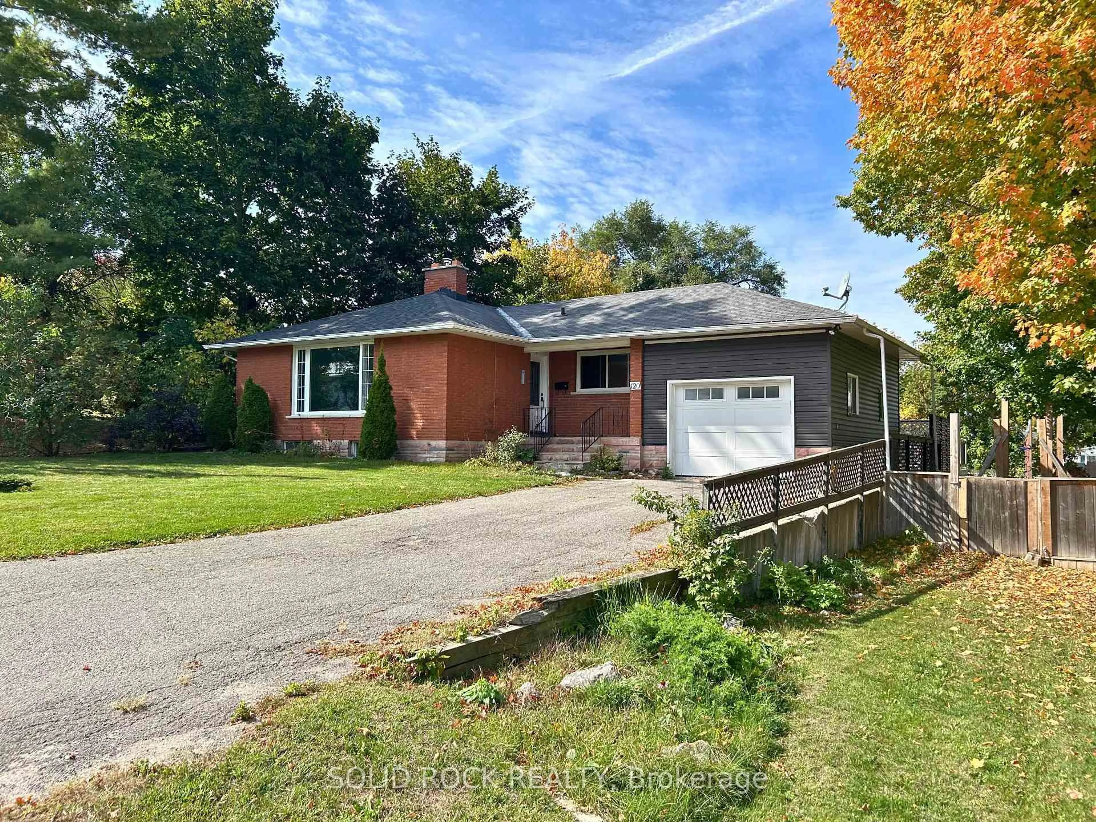 A pic from outside/outdoor area/front of a property/back of a property/a pic from drone, street for 120 Ida St, Arnprior Ontario K7S 3J3