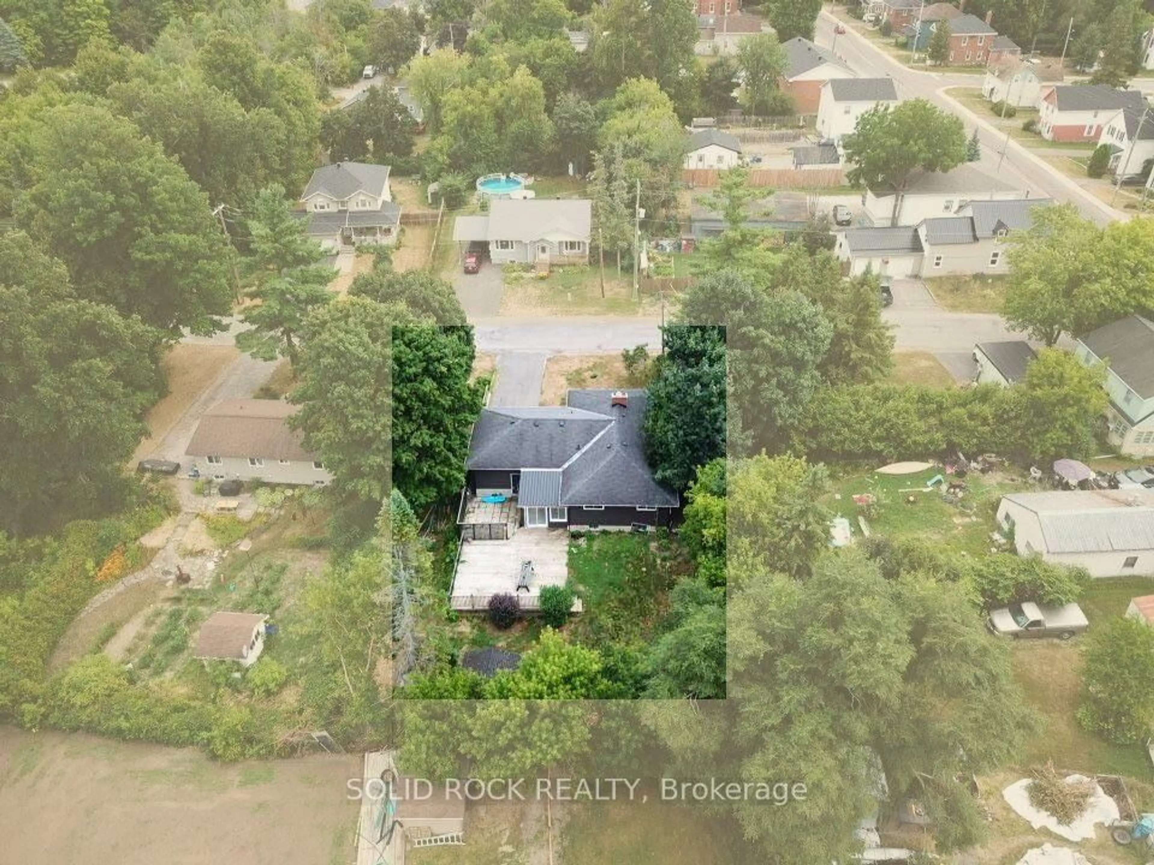 A pic from outside/outdoor area/front of a property/back of a property/a pic from drone, unknown for 120 Ida St, Arnprior Ontario K7S 3J3