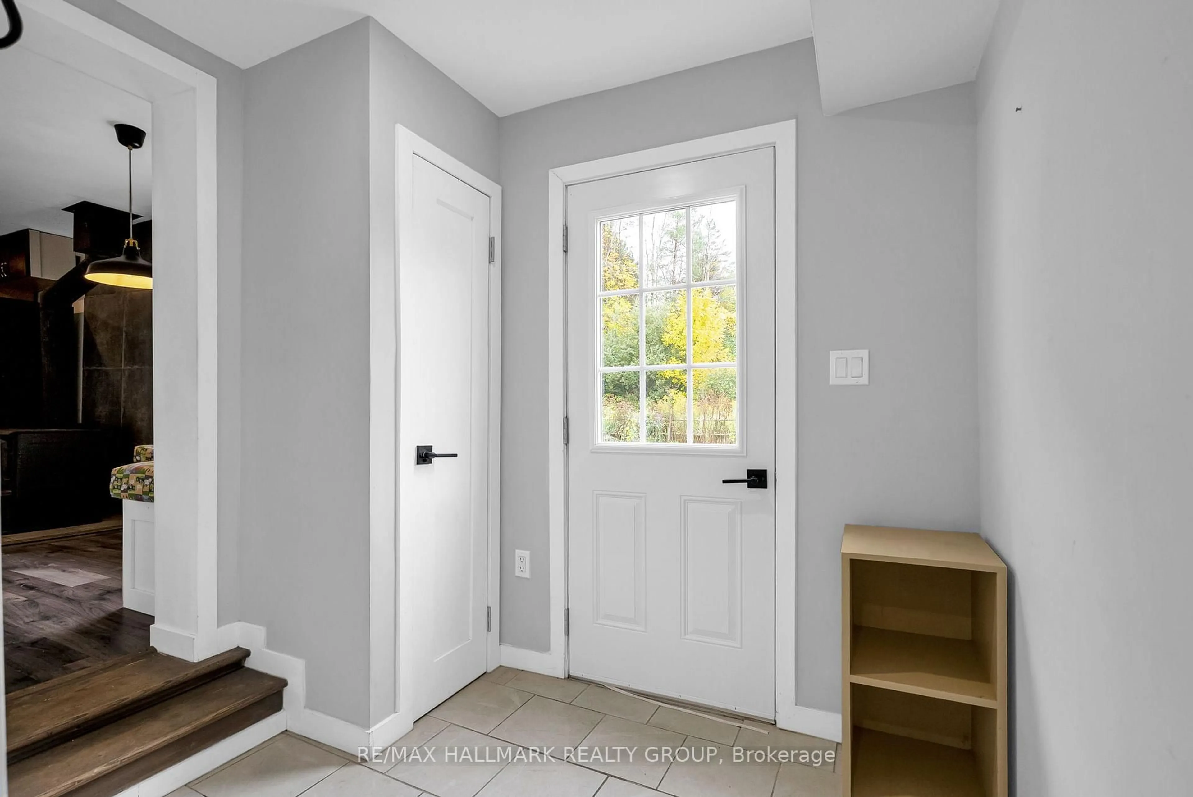 Indoor entryway for 10450 Clark Rd, North Dundas Ontario K0E 1S0
