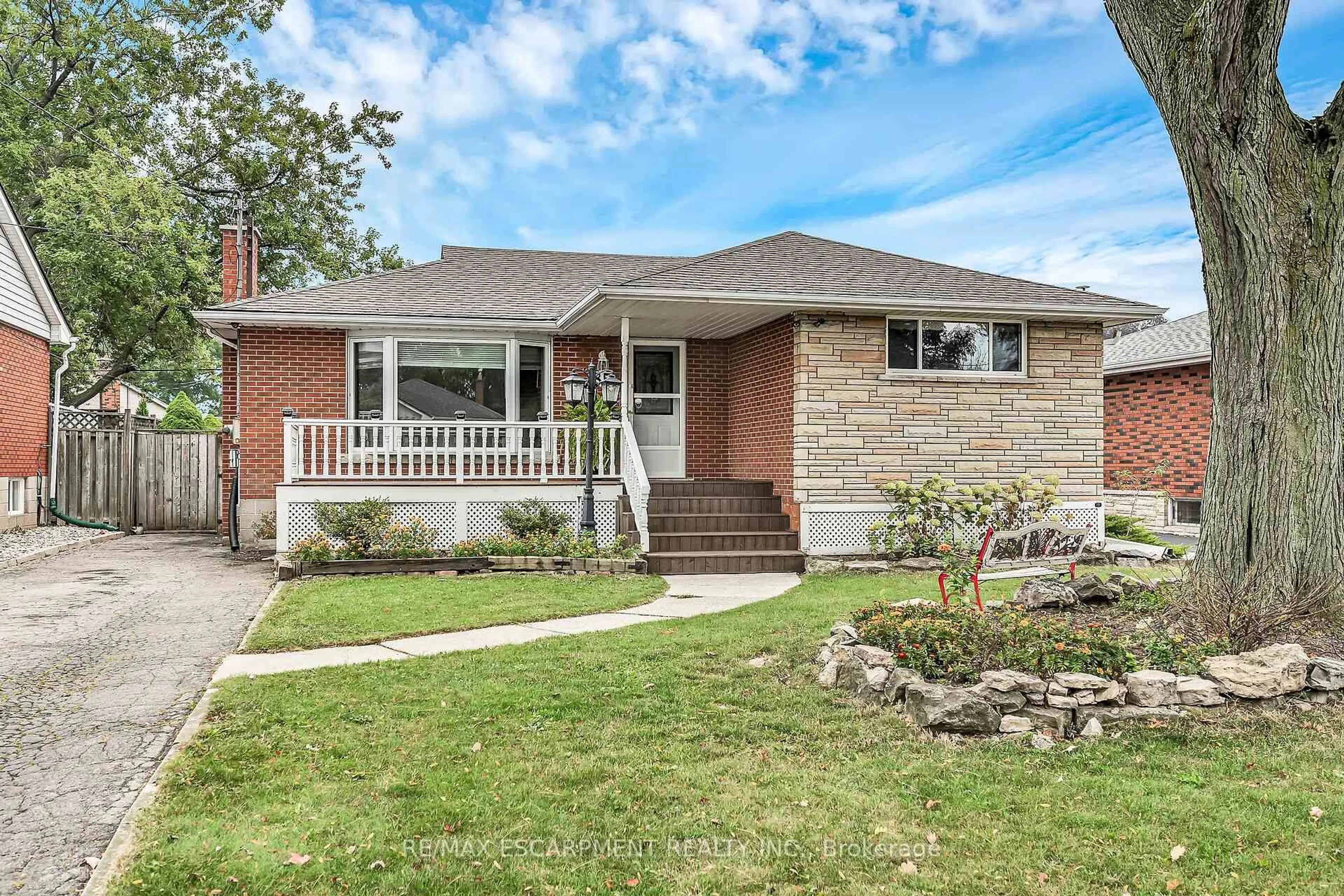 Home with brick exterior material, street for 85 East 45th St, Hamilton Ontario L8T 3J9