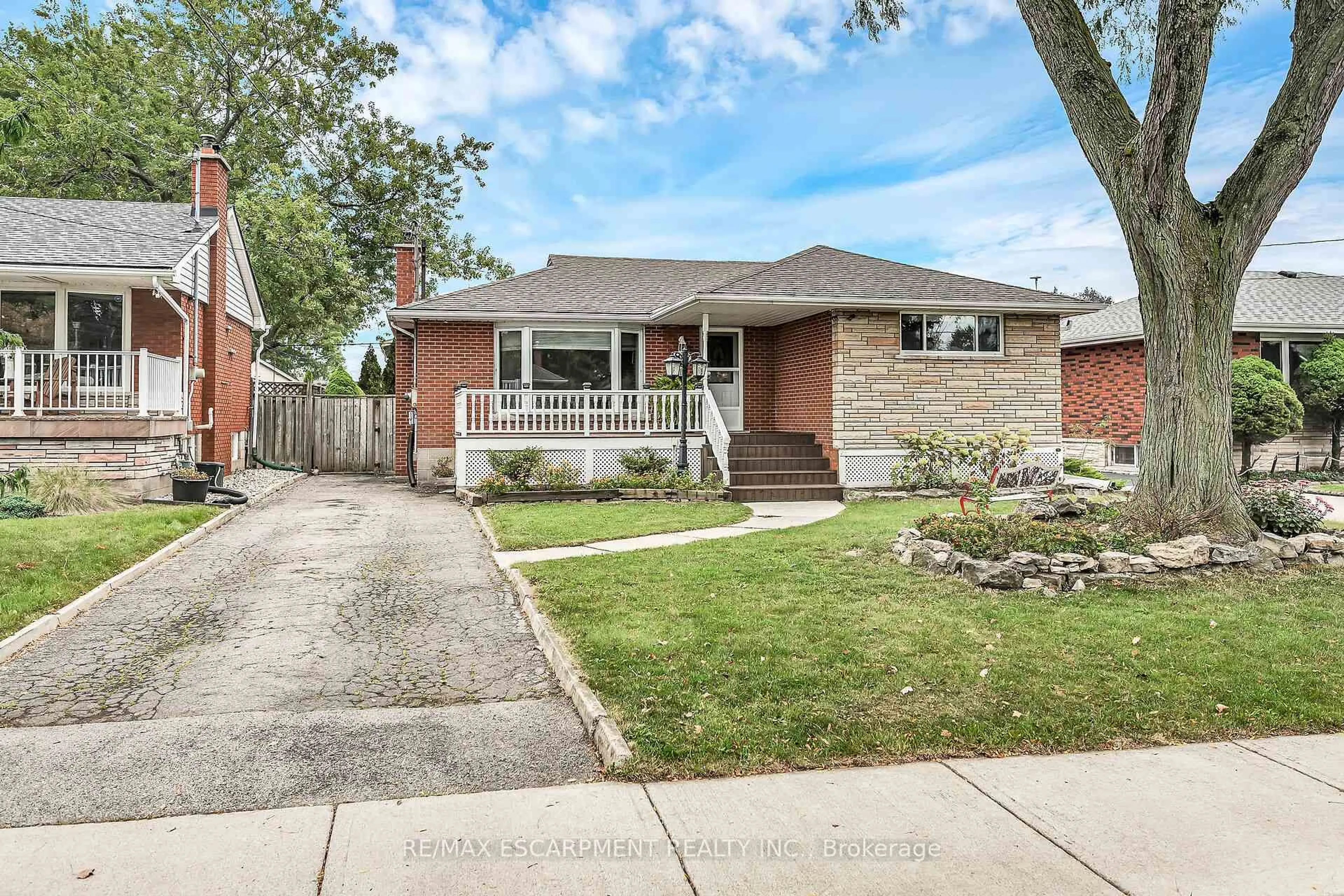 Home with brick exterior material, street for 85 East 45th St, Hamilton Ontario L8T 3J9