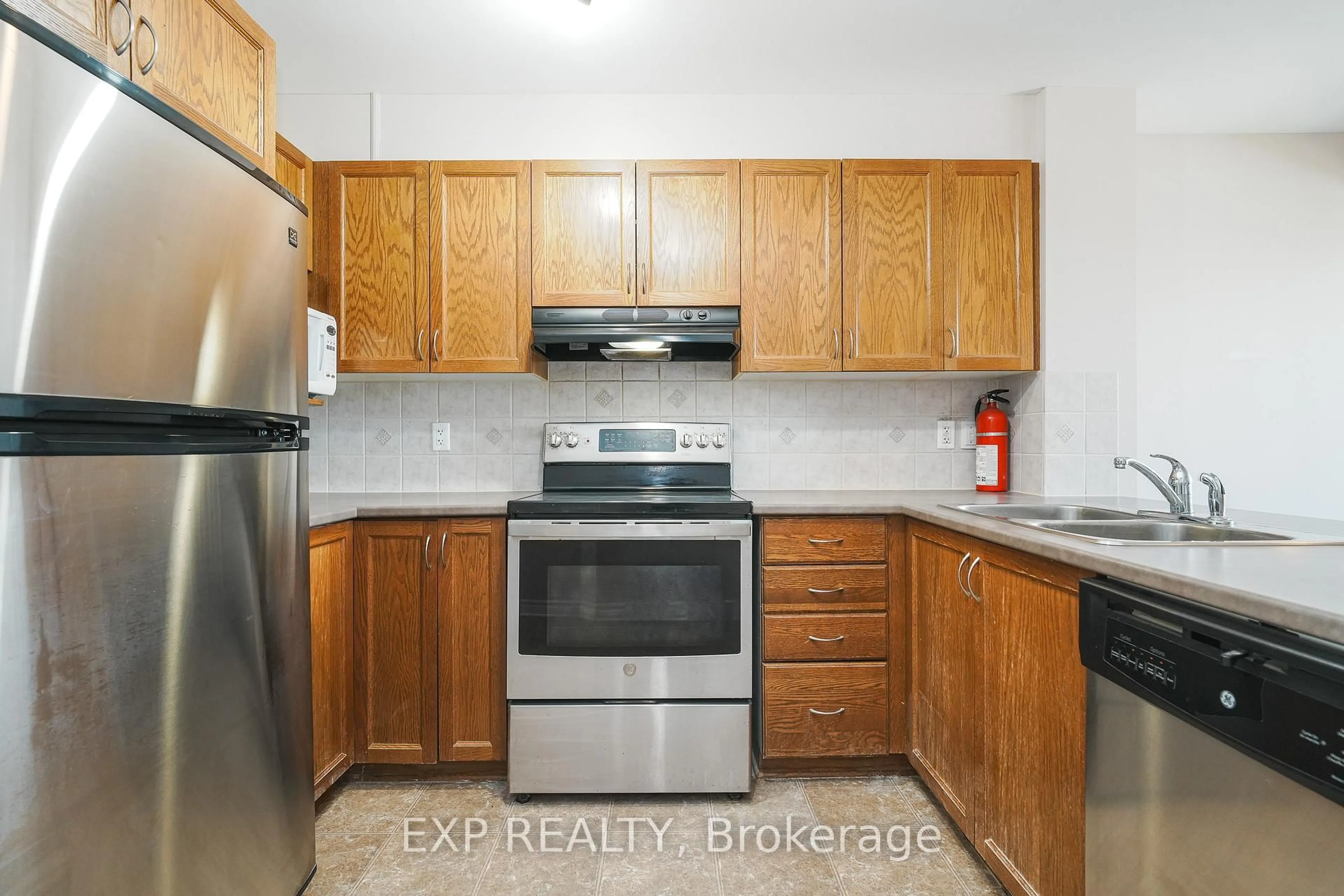 Standard kitchen, unknown for 620 Lakeridge Dr, Ottawa Ontario K4A 0H4