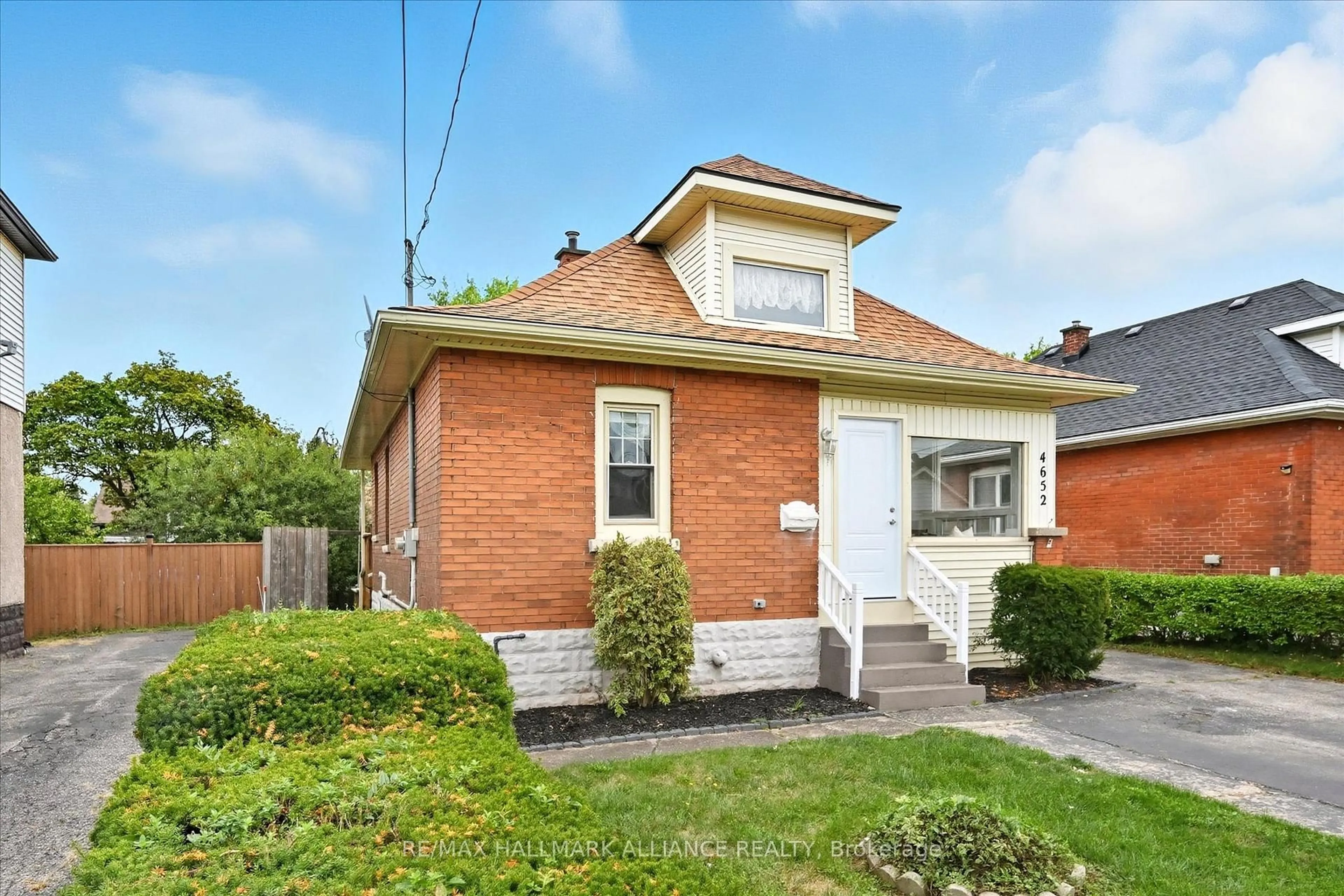 Home with brick exterior material, street for 4652 Sixth Ave, Niagara Falls Ontario L2E 4T5