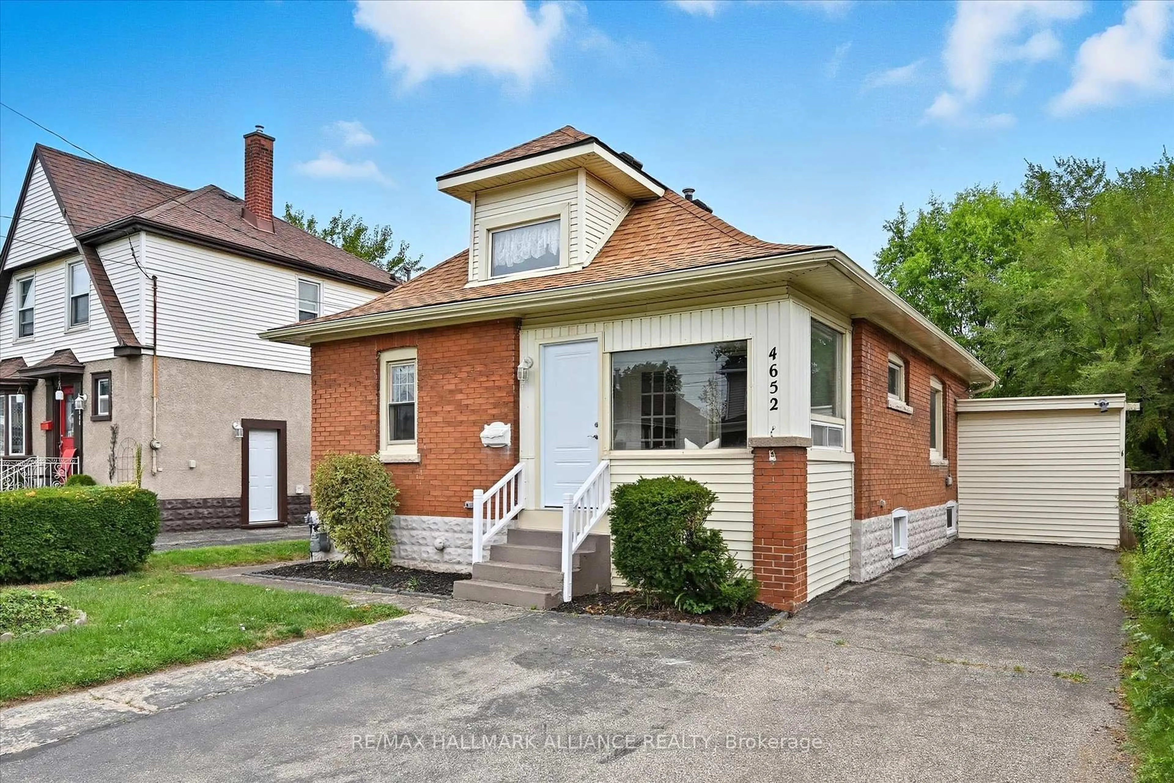 Home with brick exterior material, street for 4652 Sixth Ave, Niagara Falls Ontario L2E 4T5