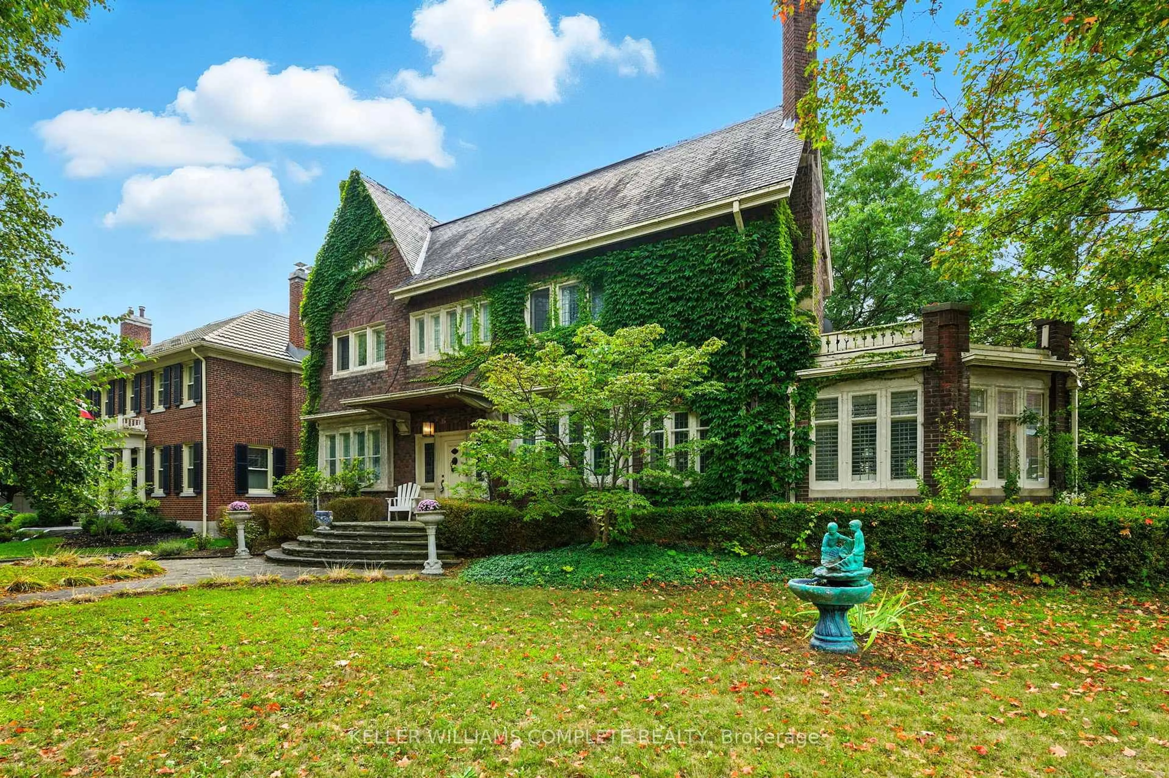 Home with brick exterior material, street for 122 Dufferin Ave, Brant Ontario N3T 4R1