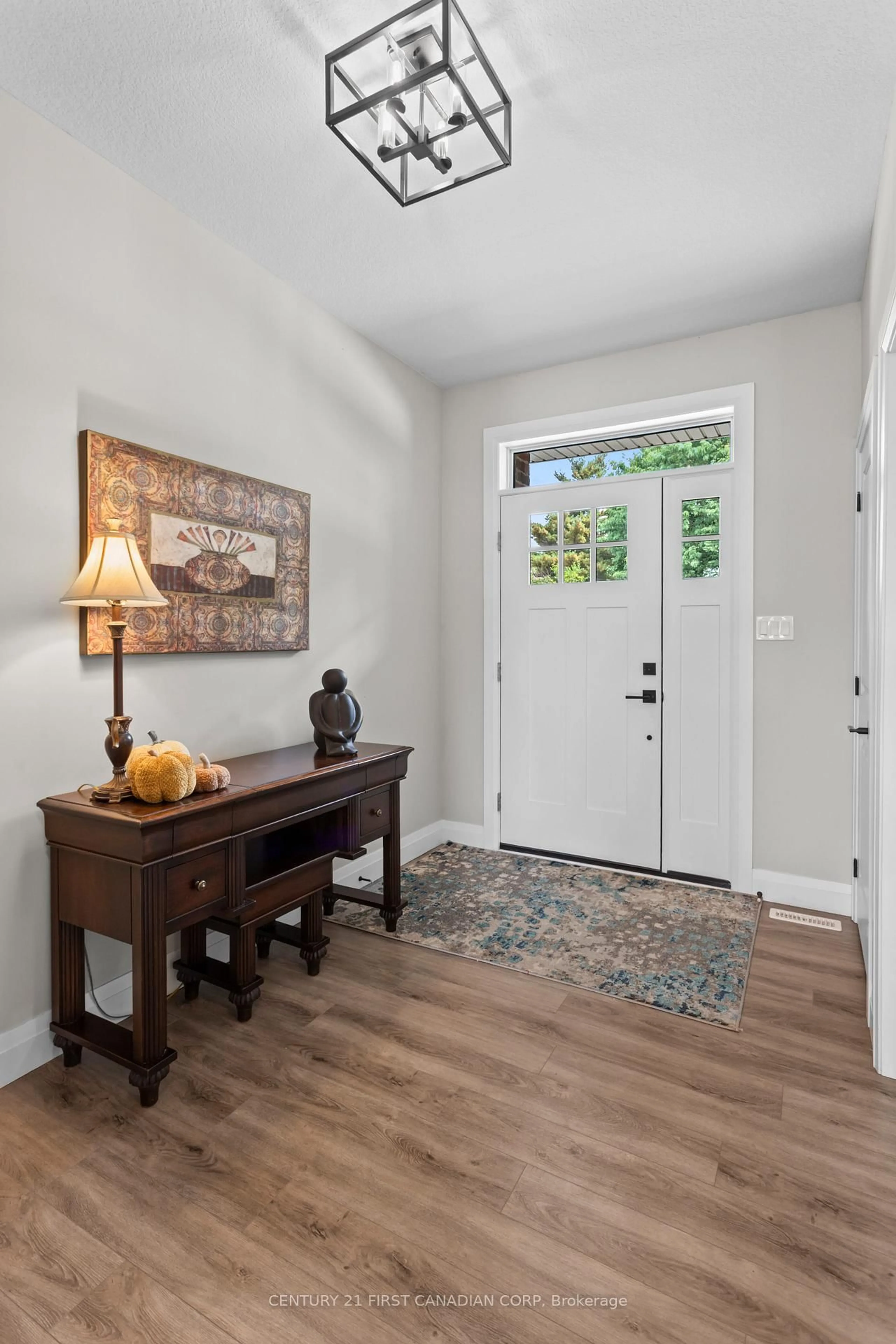 Indoor entryway for 10038 Oxbow Dr #3, Middlesex Centre Ontario N0L 1R0