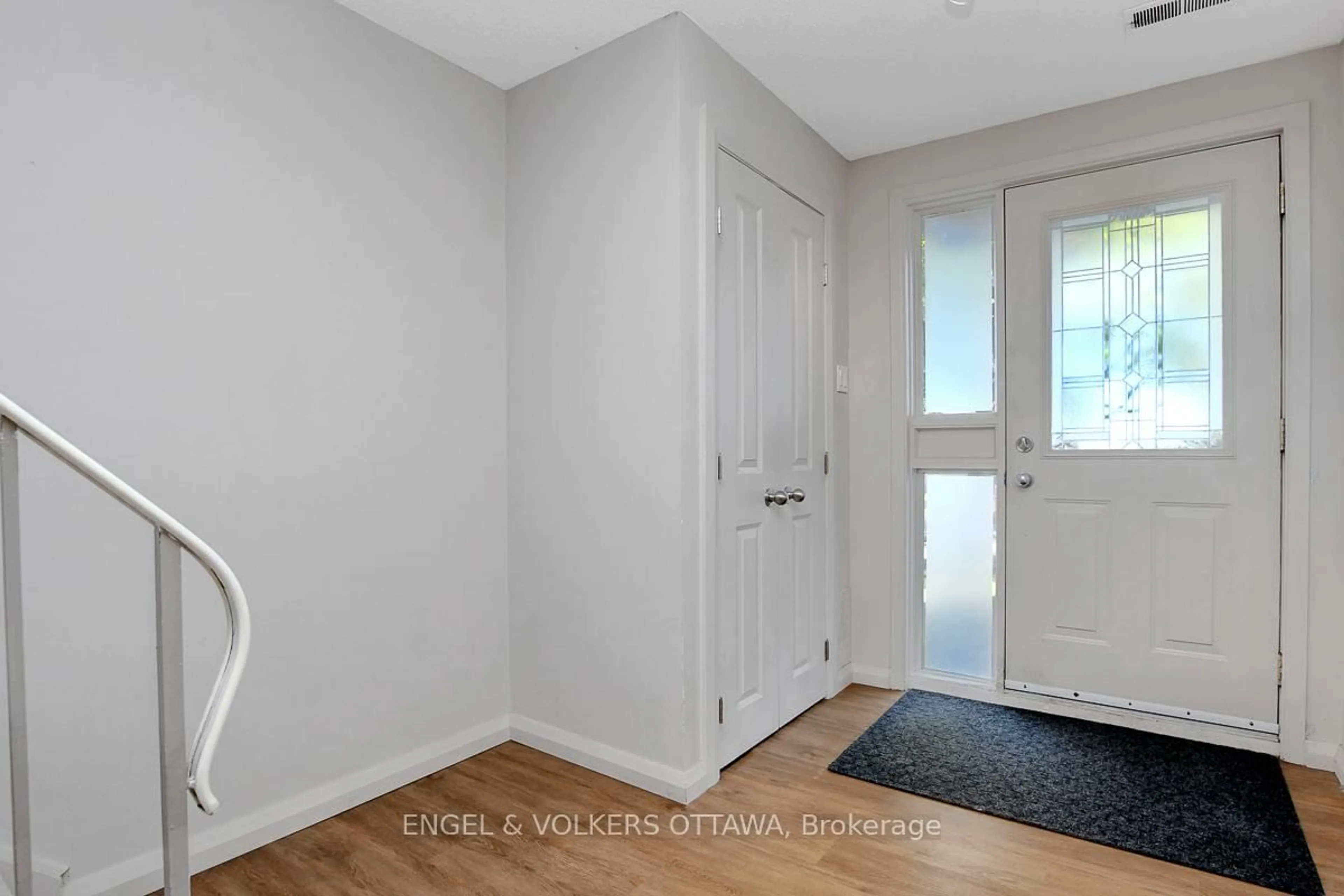 Indoor entryway for 200 Owl Dr #46, Ottawa Ontario K1V 9P7