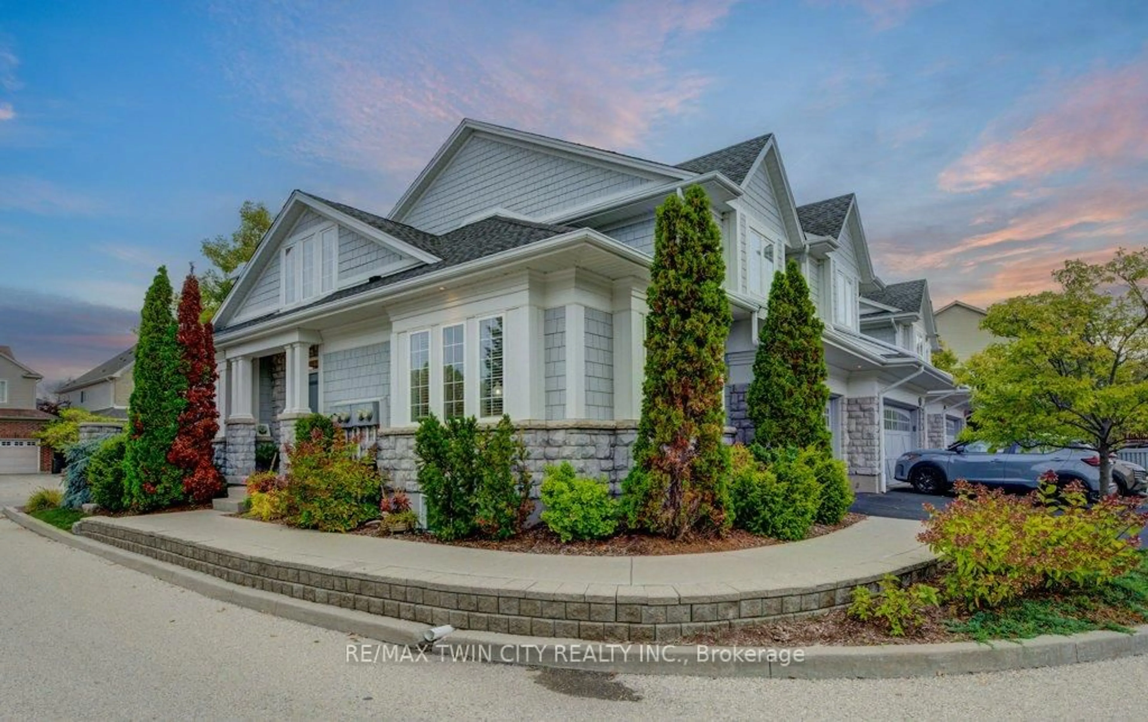 Home with vinyl exterior material, street for 276 Sims Estate Dr #11, Kitchener Ontario N2A 0B1