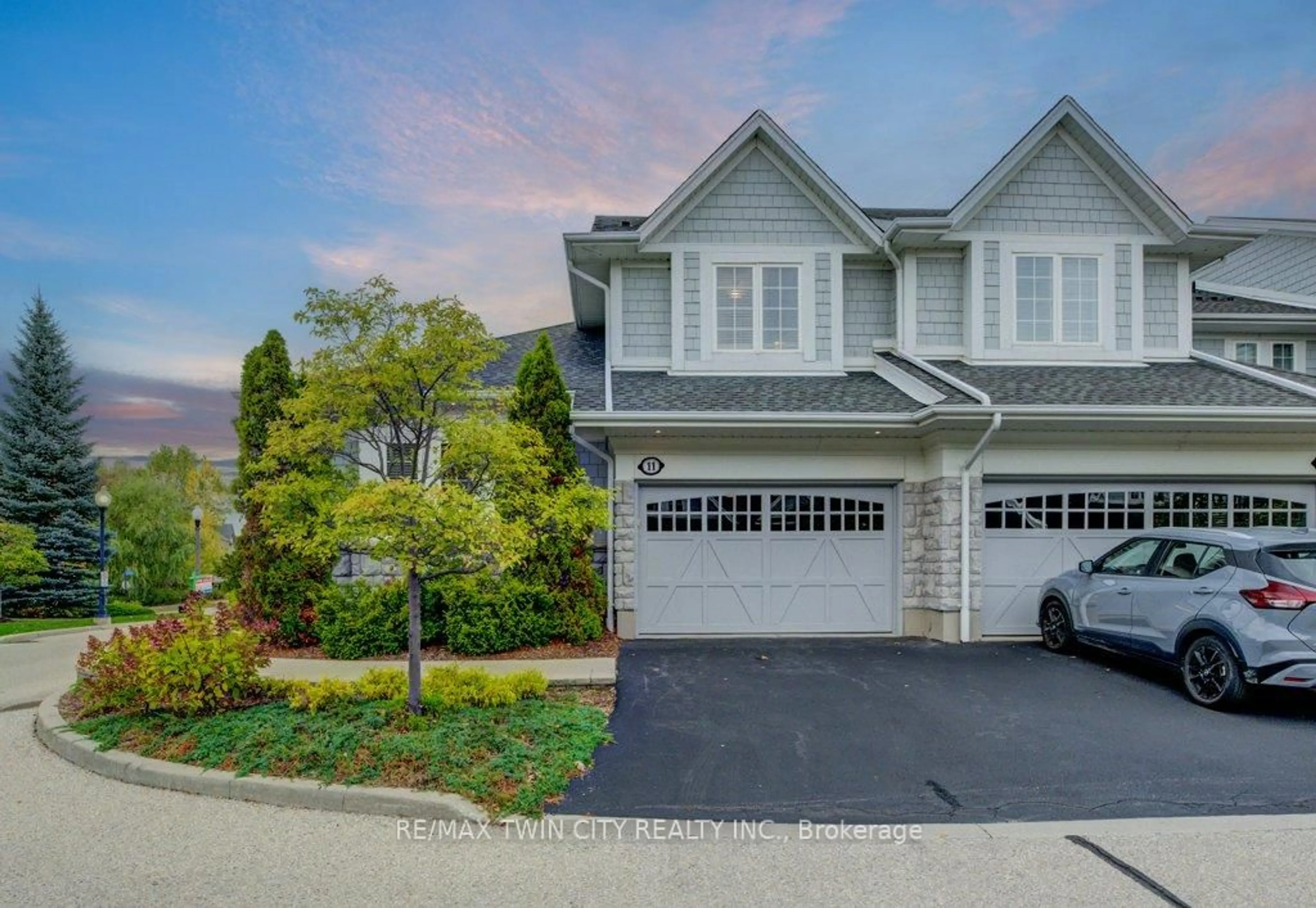 A pic from outside/outdoor area/front of a property/back of a property/a pic from drone, street for 276 Sims Estate Dr #11, Kitchener Ontario N2A 0B1