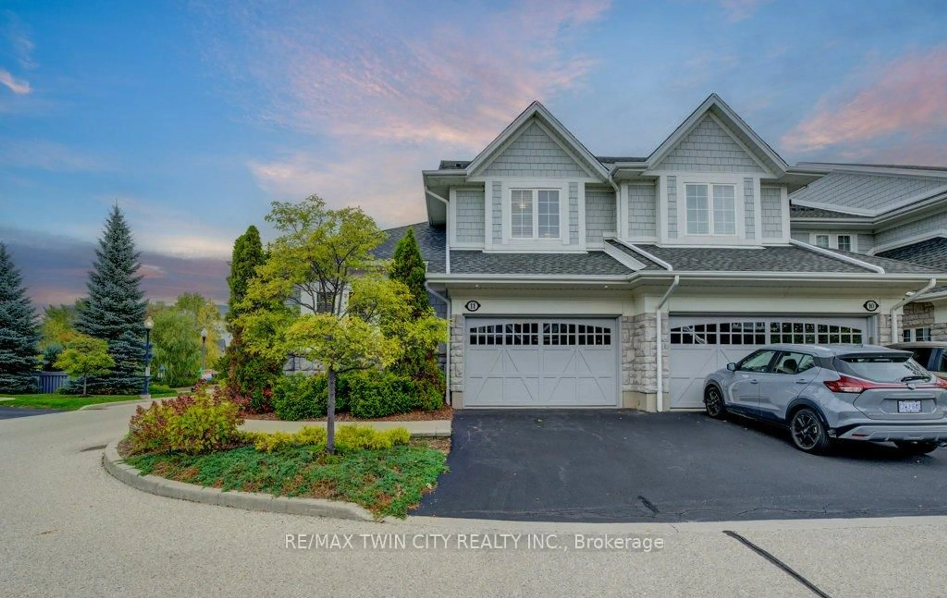 A pic from outside/outdoor area/front of a property/back of a property/a pic from drone, unknown for 276 Sims Estate Dr #11, Kitchener Ontario N2A 0B1