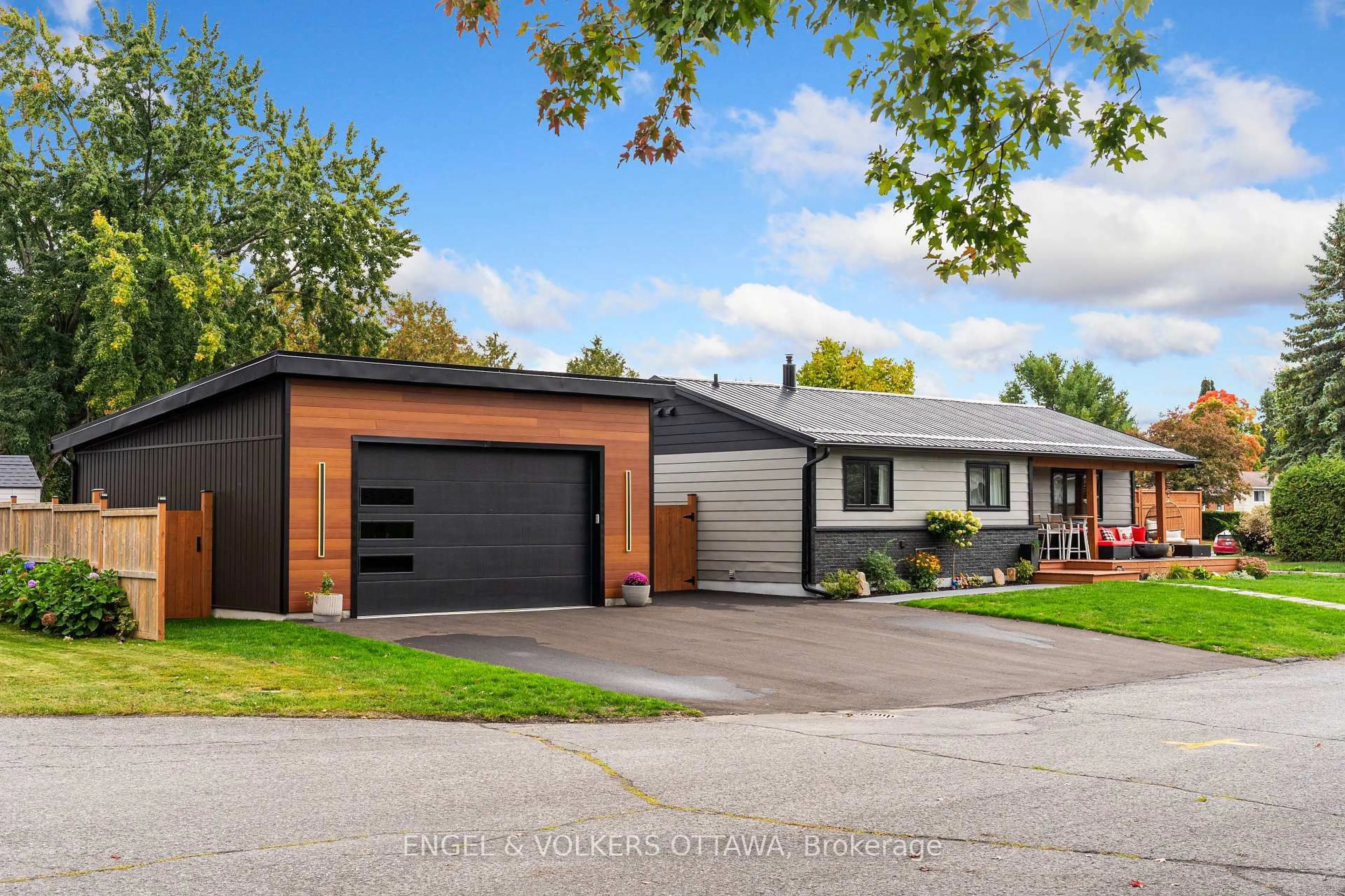 Home with vinyl exterior material, street for 2 Davies Crt, Ottawa Ontario K2L 1L6