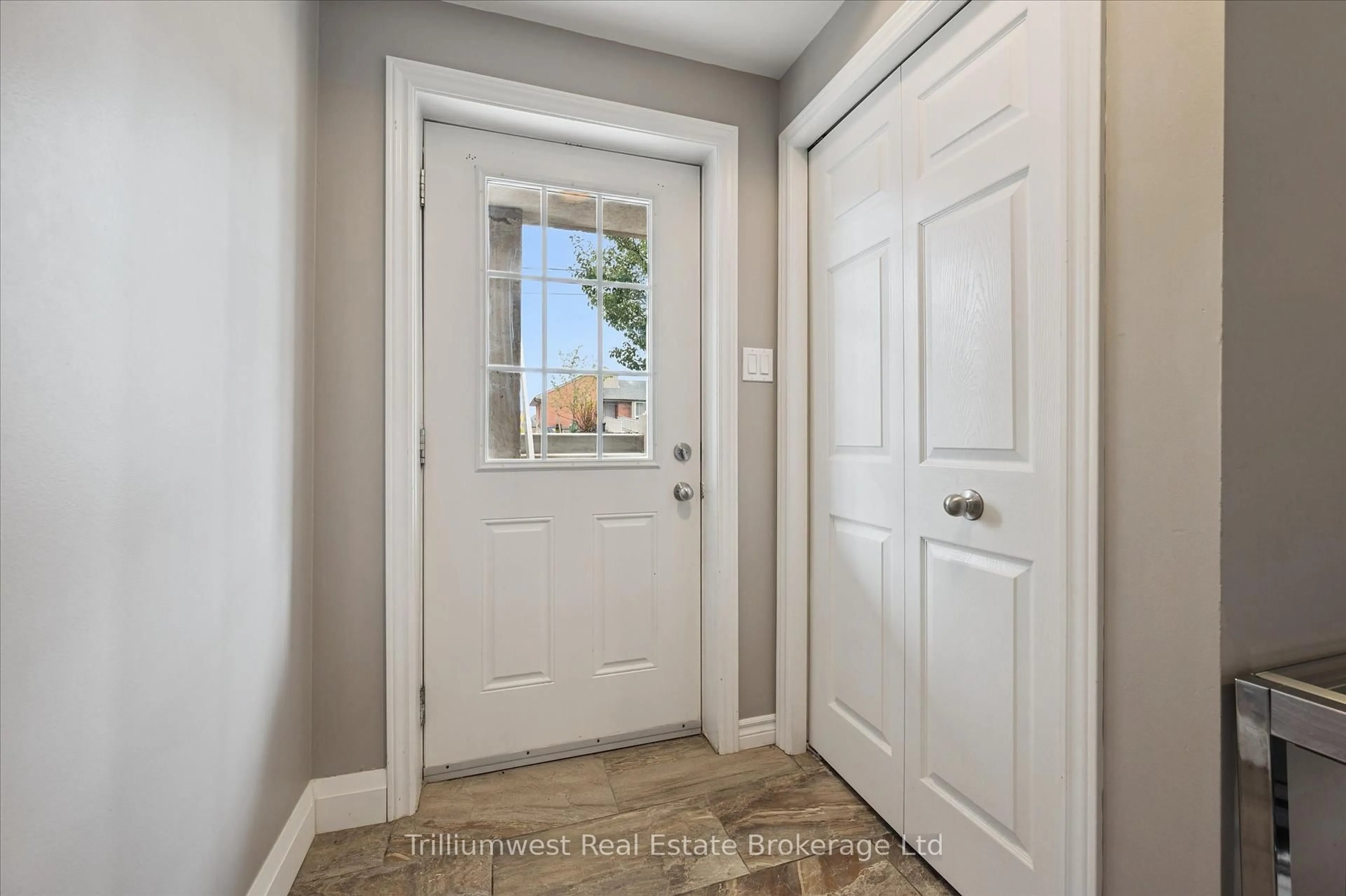 Indoor entryway for 50 Howe Dr #19C, Kitchener Ontario N2E 0A3
