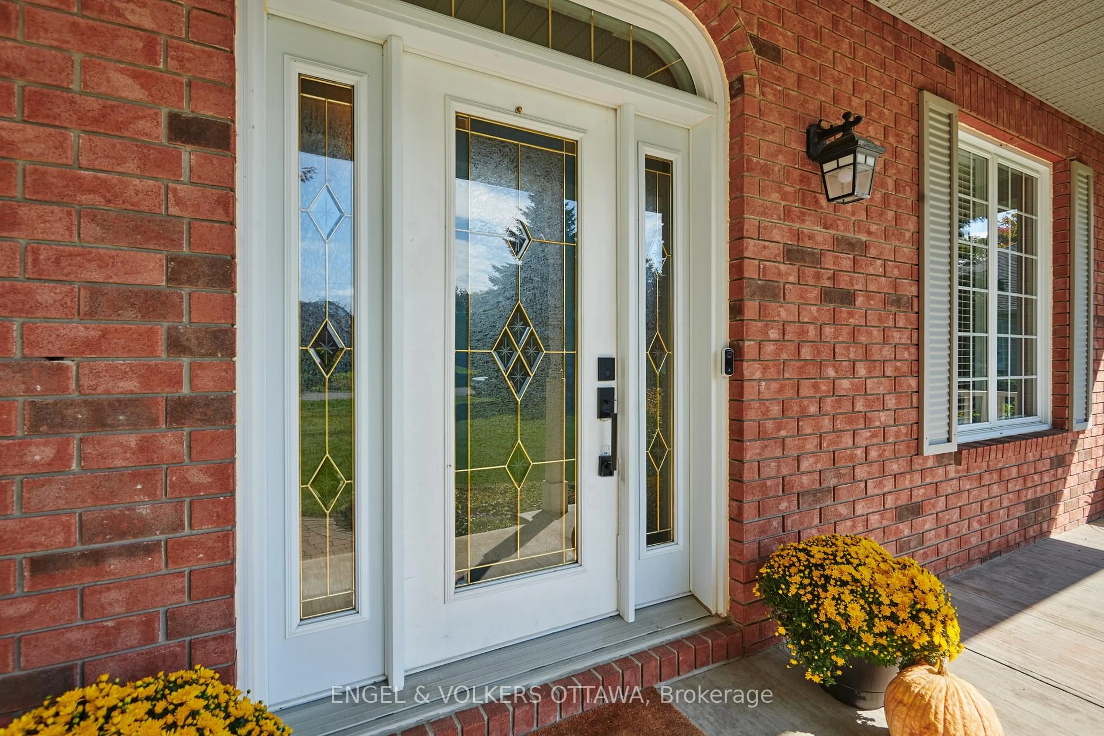Indoor entryway for 1491 Stableview Way, Greely Ontario K4P 1P2