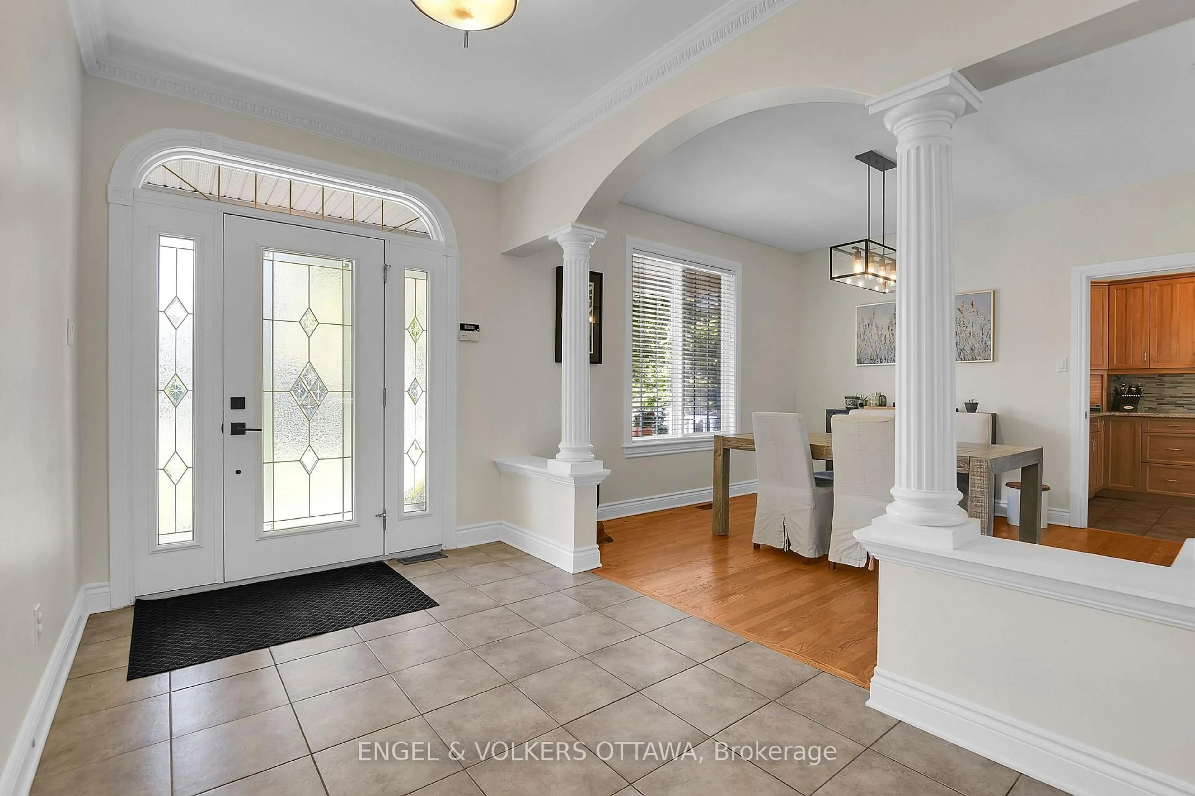 Indoor entryway for 1491 Stableview Way, Greely Ontario K4P 1P2