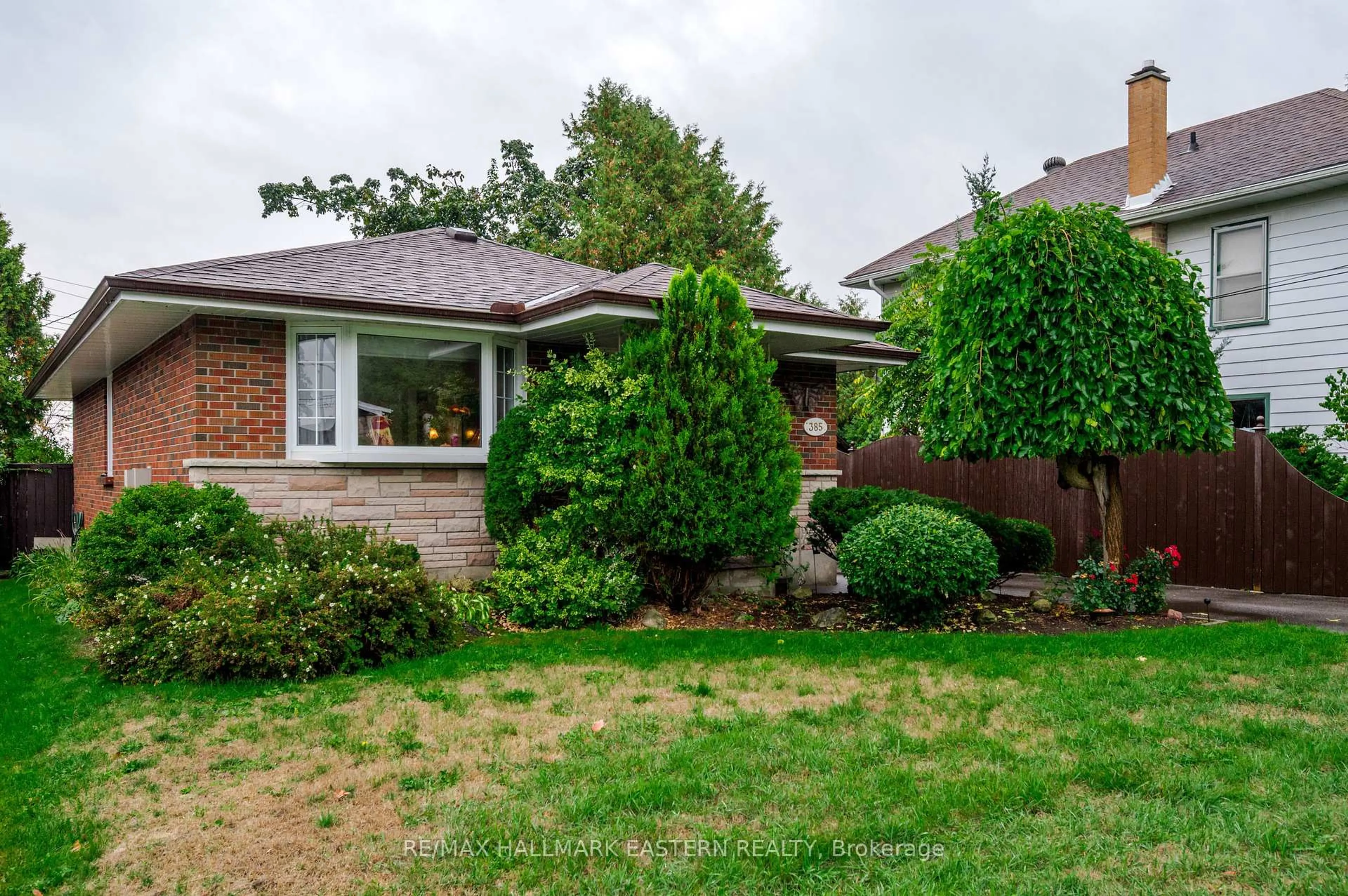 Home with brick exterior material, street for 385 Bellevue St, Peterborough Ontario K9H 5G3