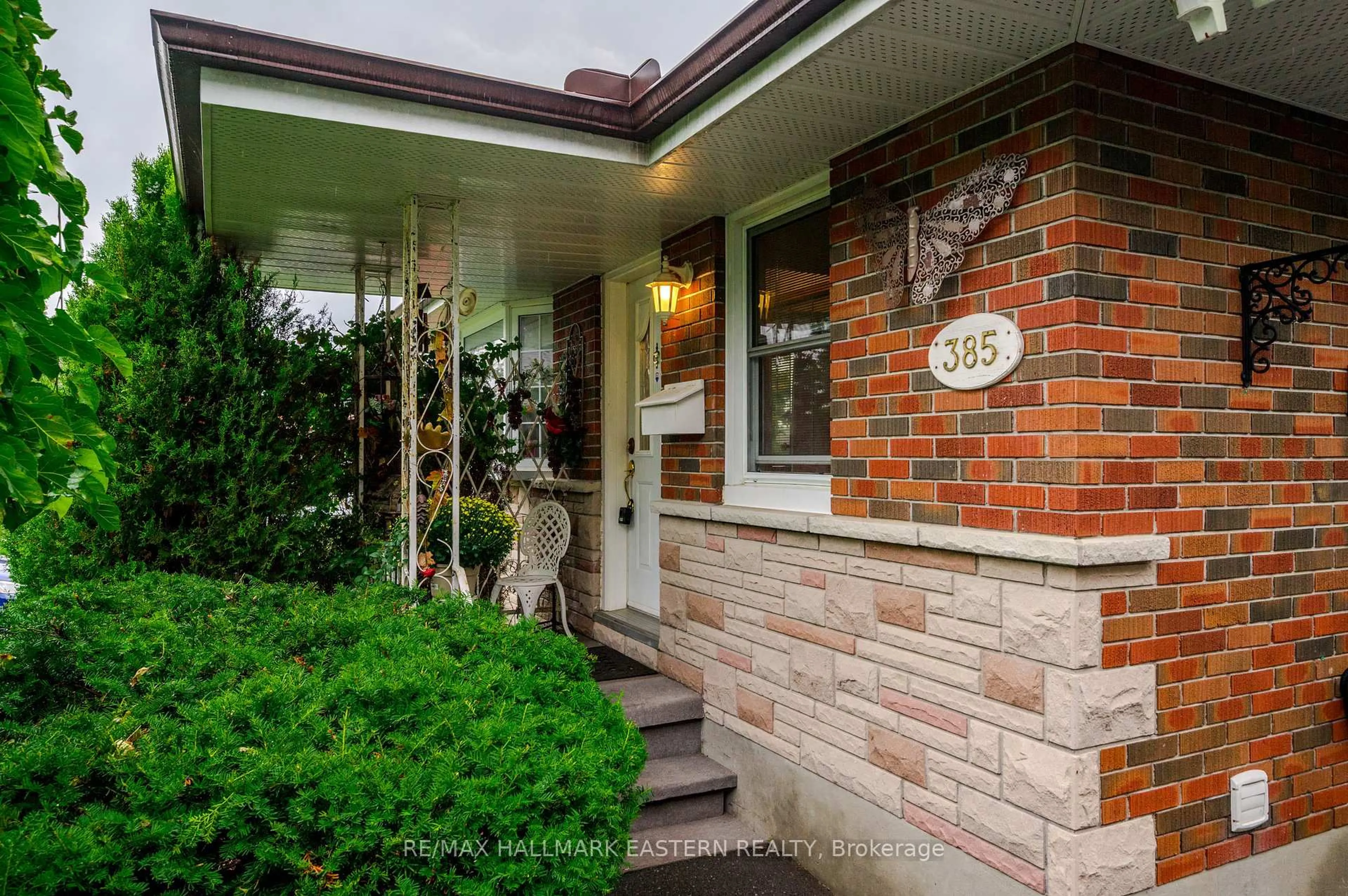 Home with brick exterior material, street for 385 Bellevue St, Peterborough Ontario K9H 5G3
