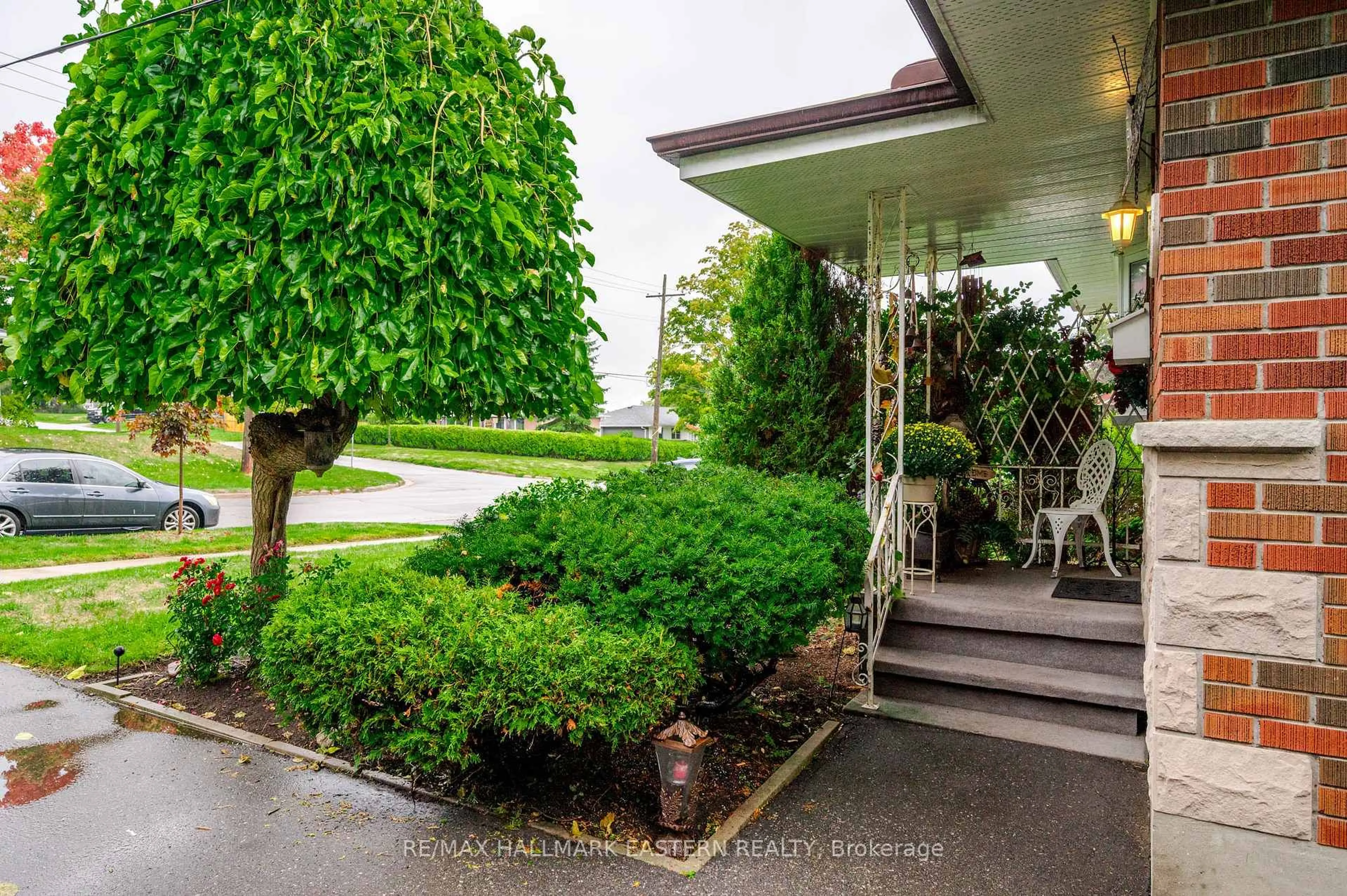 Patio, street for 385 Bellevue St, Peterborough Ontario K9H 5G3