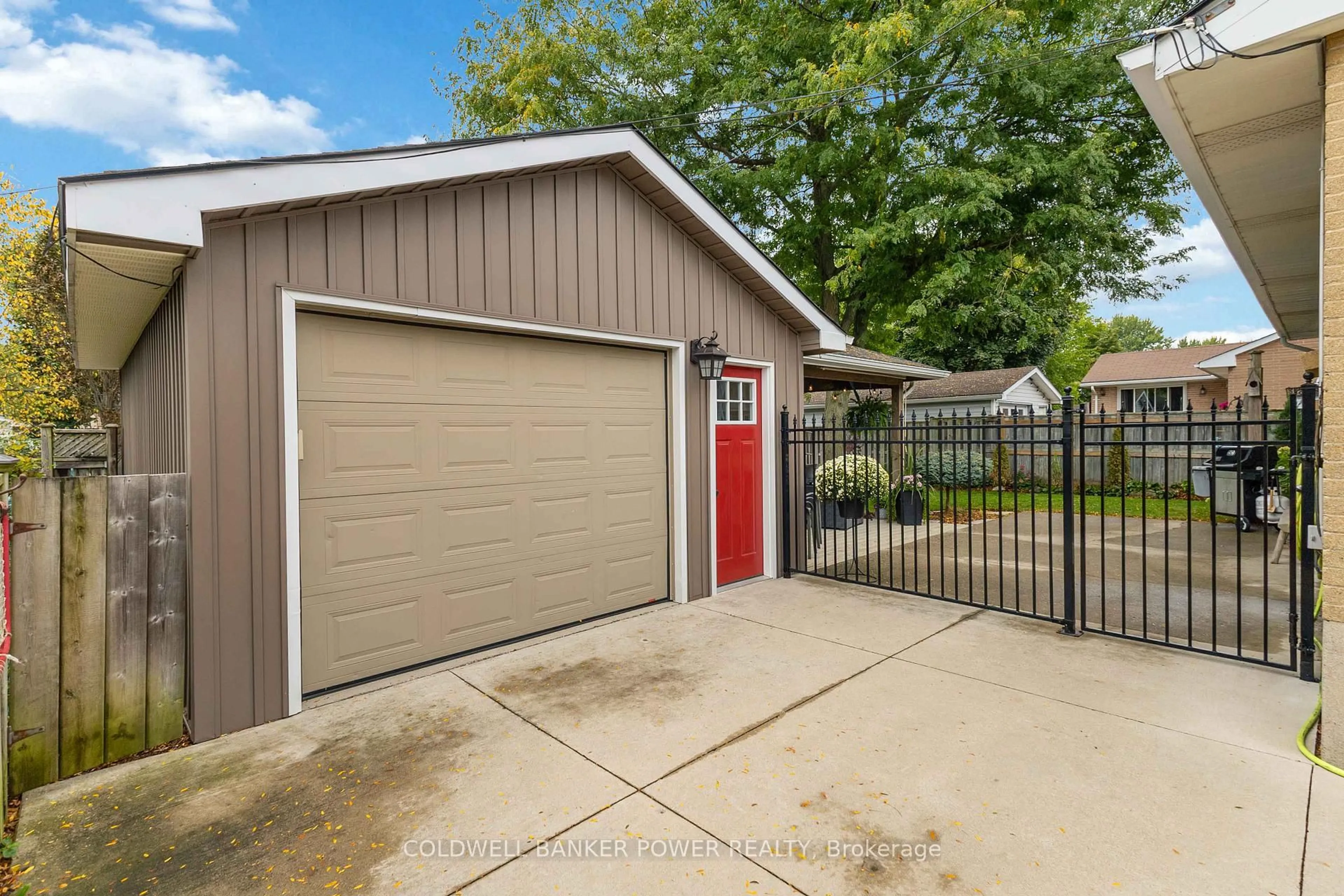 Indoor garage for 189 Starlight Ave, London East Ontario N5W 4X8