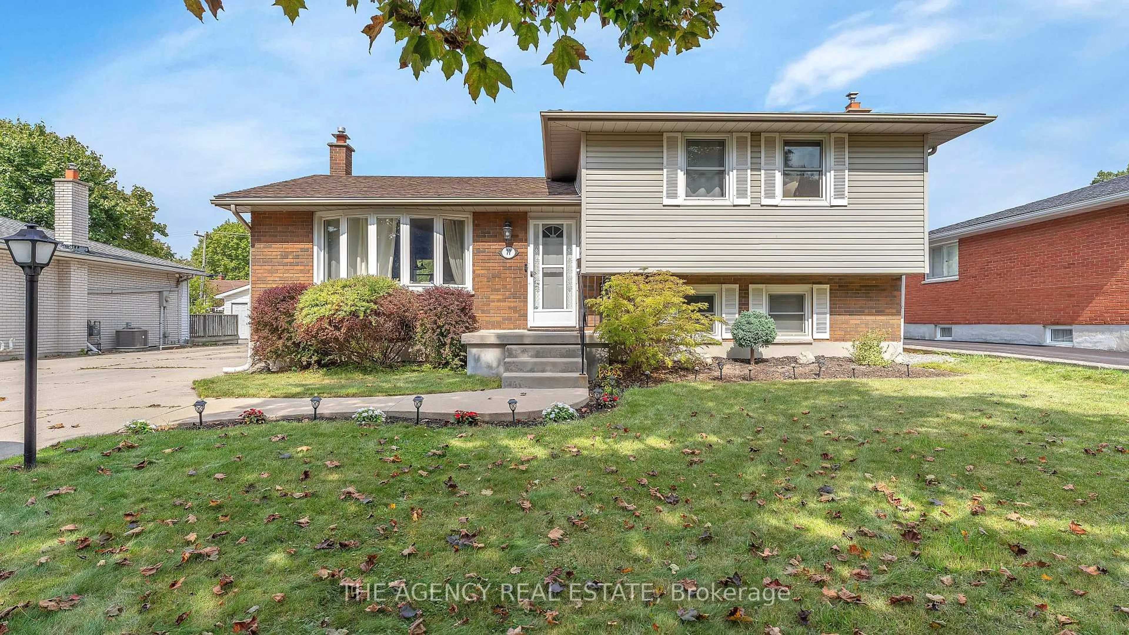 Home with vinyl exterior material, street for 77 Southview Cres, London South Ontario N6J 3L6