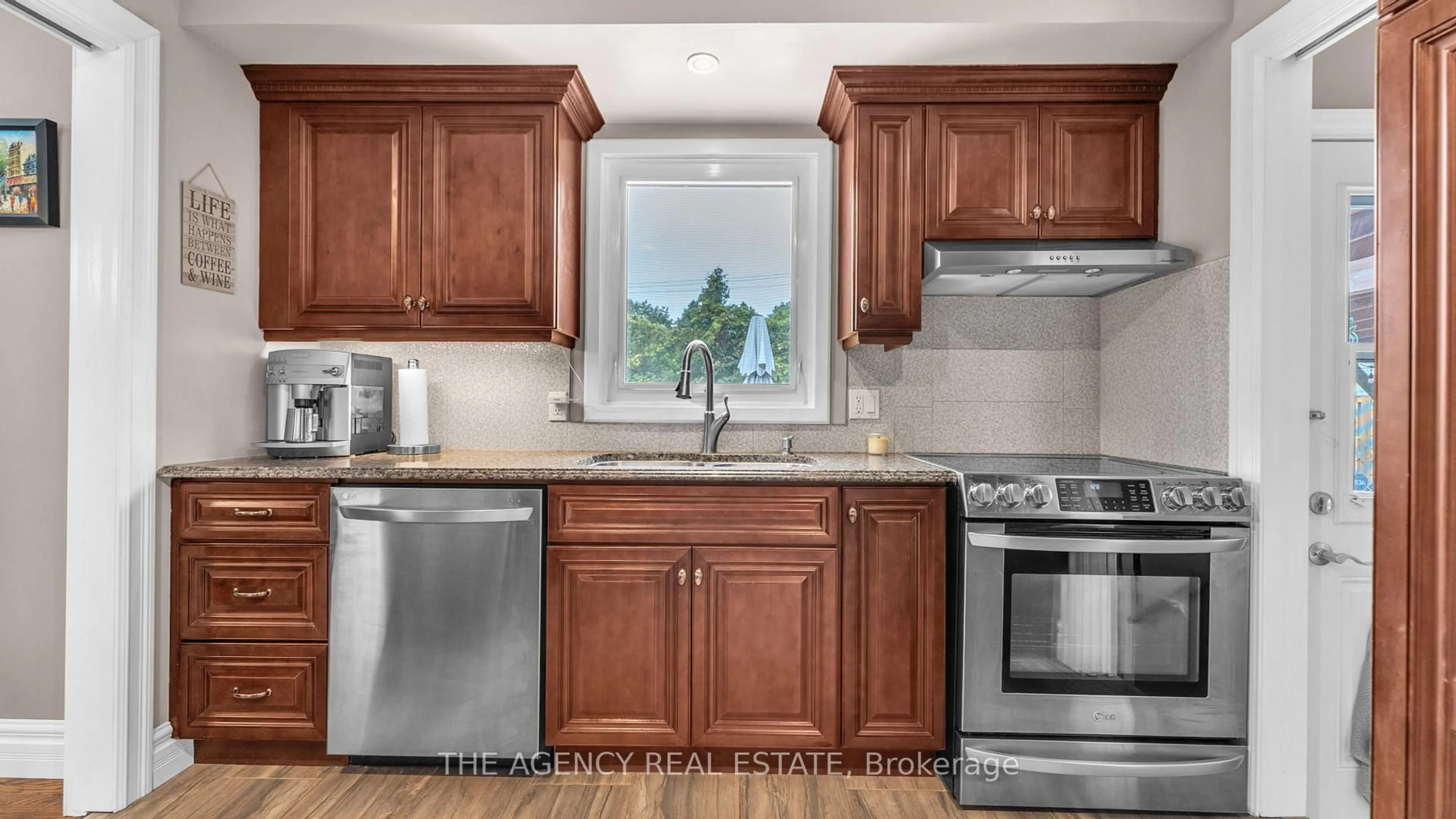 Standard kitchen, unknown for 77 Southview Cres, London South Ontario N6J 3L6