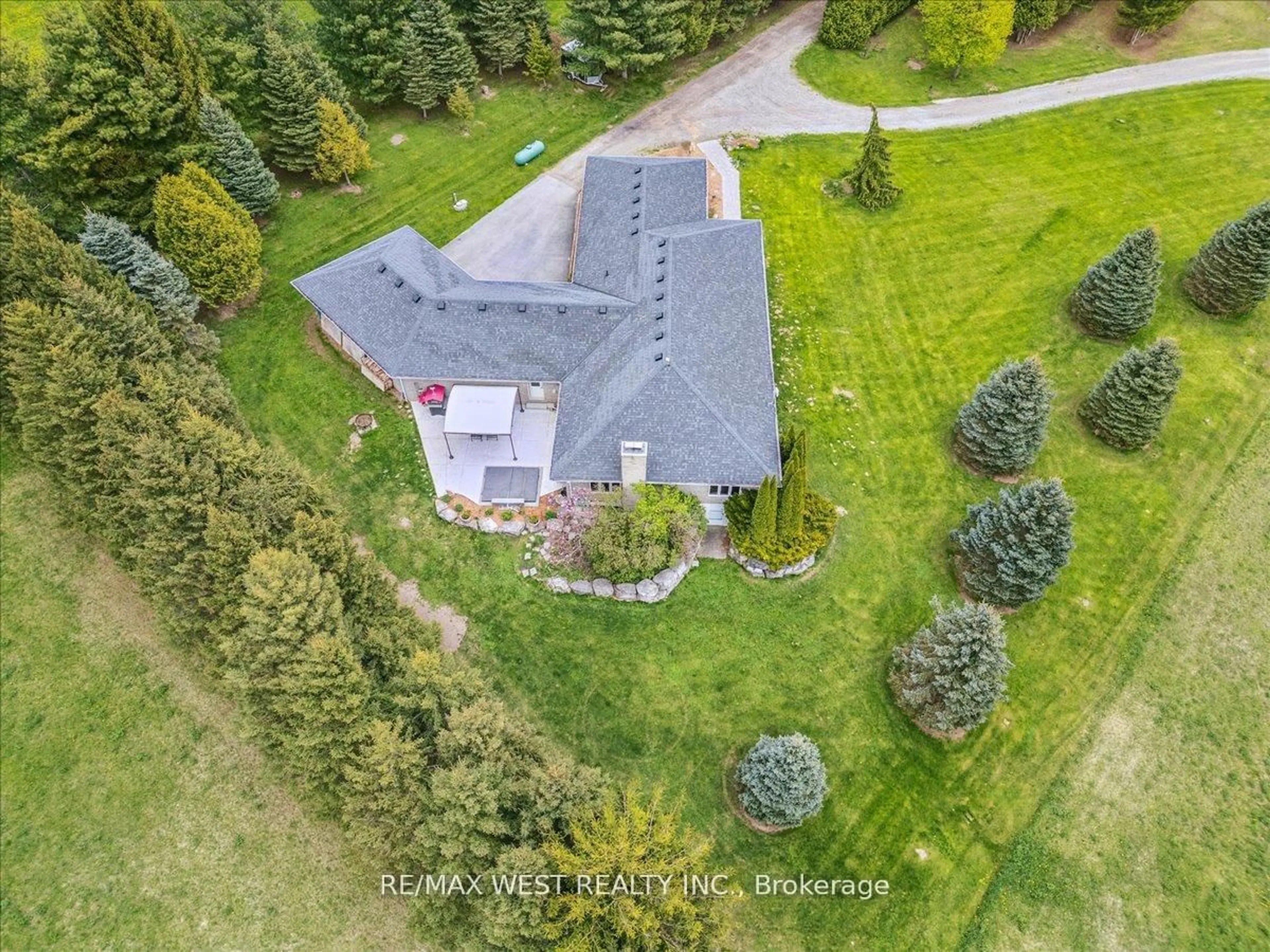A pic from outside/outdoor area/front of a property/back of a property/a pic from drone, unknown for 331 Mountsberg Rd, Hamilton Ontario L0P 1B0