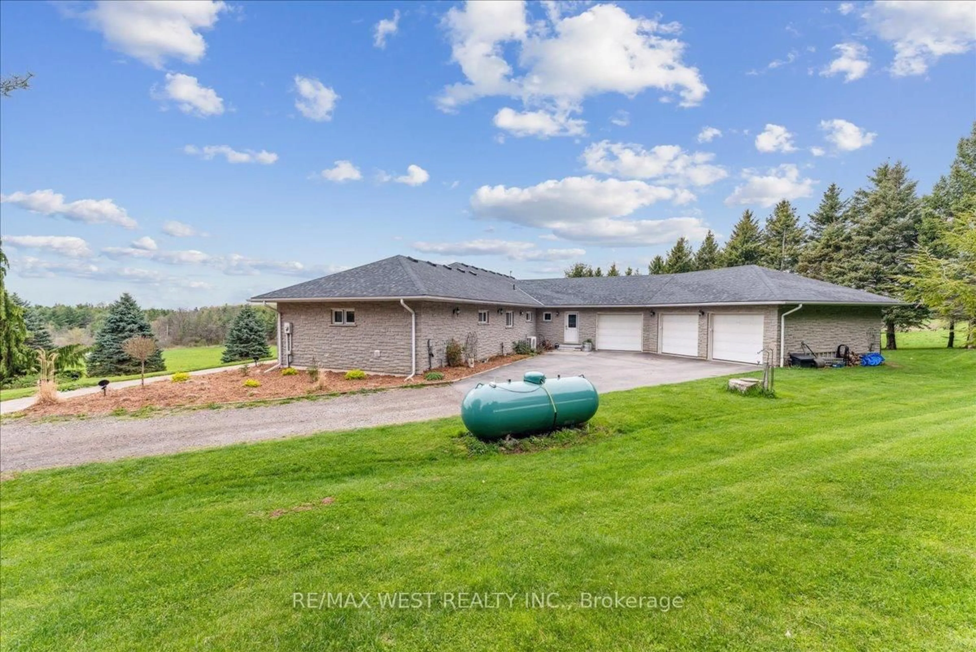 A pic from outside/outdoor area/front of a property/back of a property/a pic from drone, water/lake/river/ocean view for 331 Mountsberg Rd, Hamilton Ontario L0P 1B0