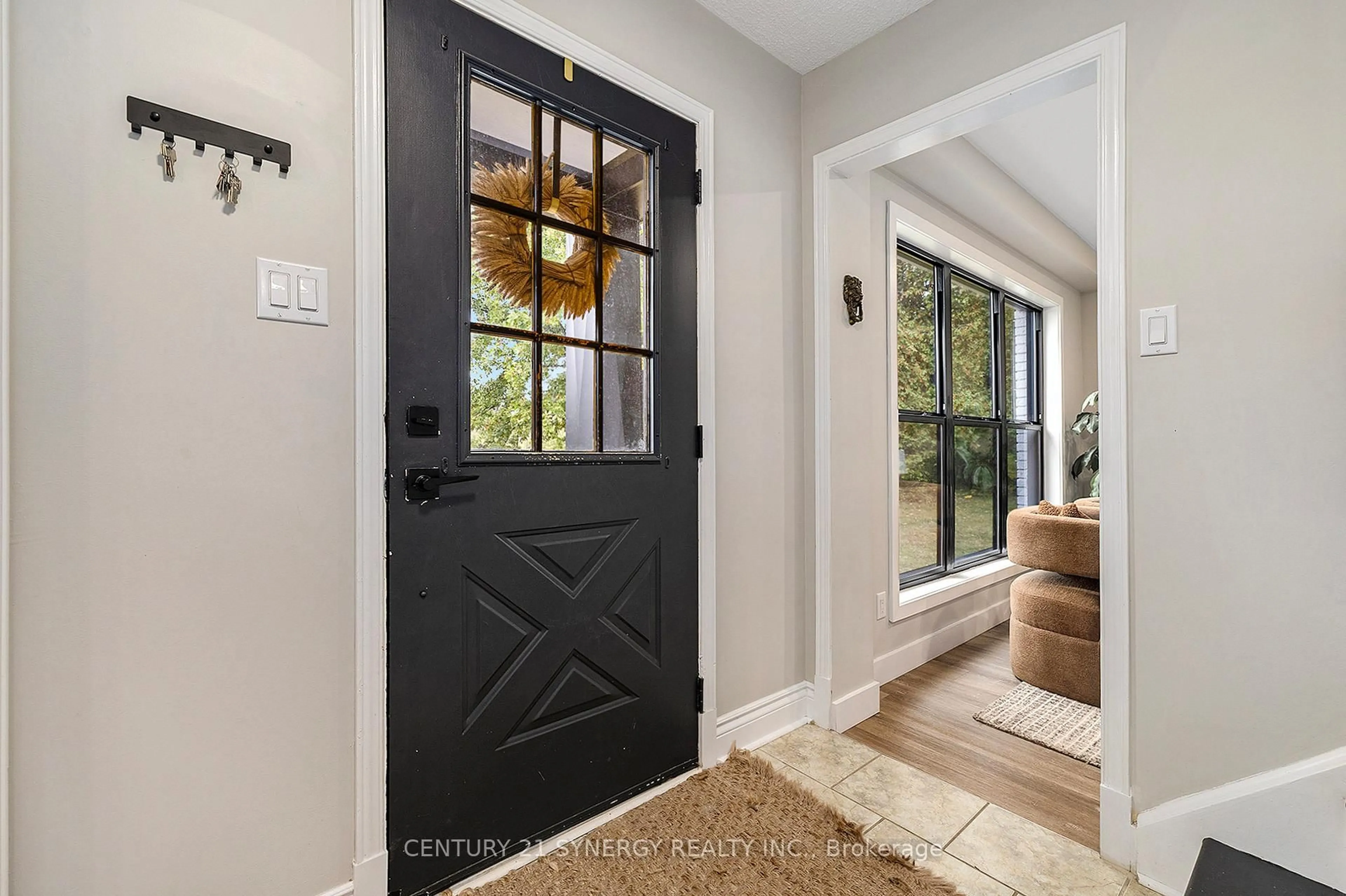 Indoor entryway for 2516 Waba Rd, Pakenham Ontario K0A 2X0