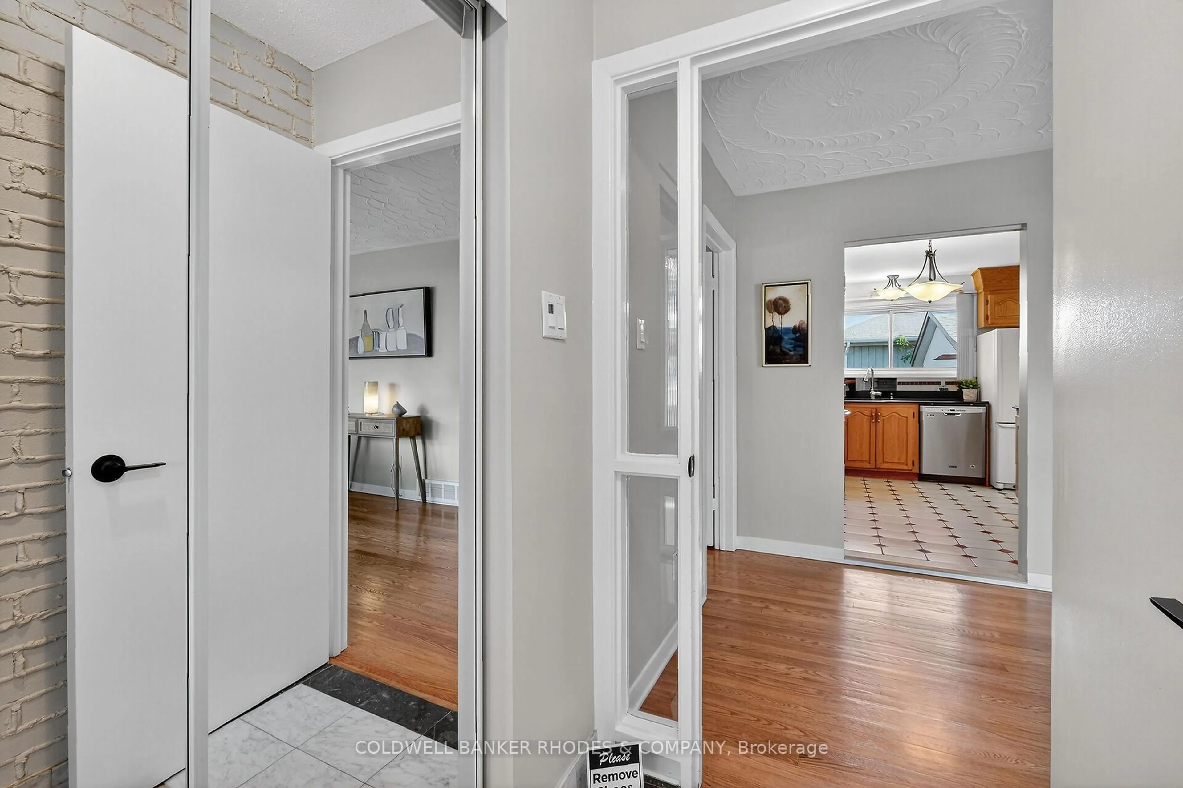 Indoor entryway for 11 Willeth Ave, Ottawa Ontario K2E 5C2
