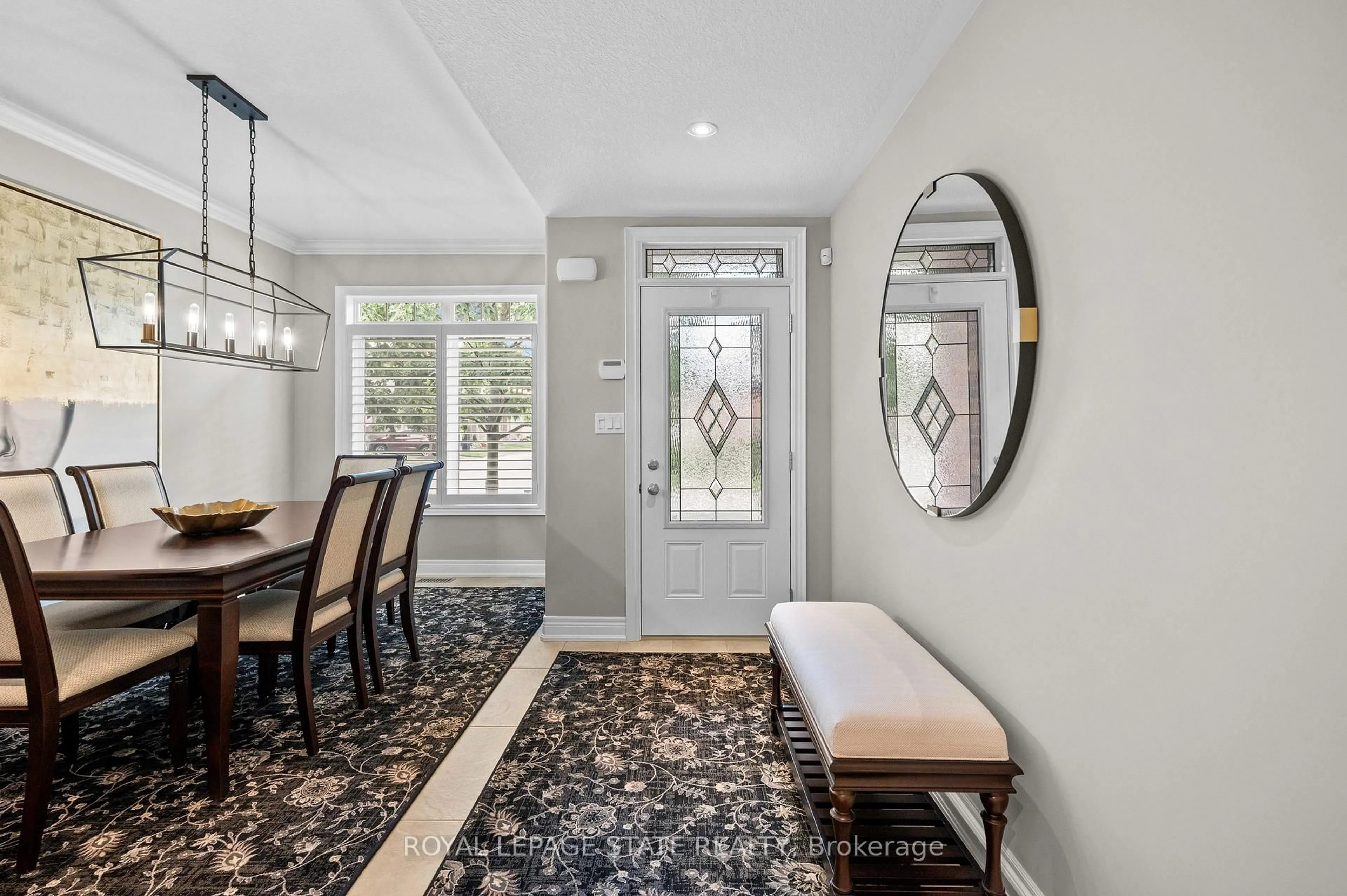 Indoor entryway for 36 Toulon Ave, Hamilton Ontario L9K 0E5