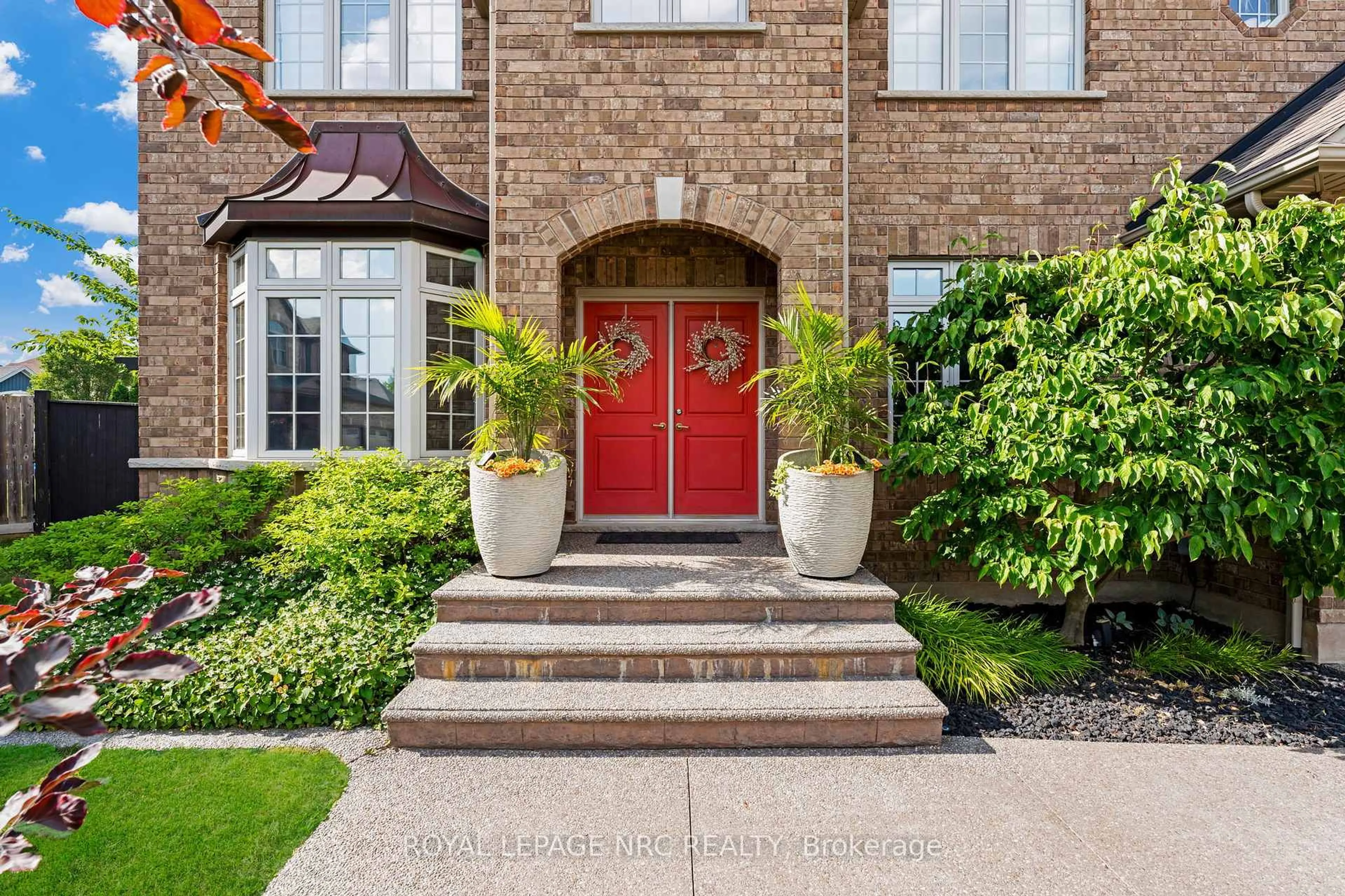 Indoor entryway for 13 Alex Grant Pl, St. Catharines Ontario L2P 0A2