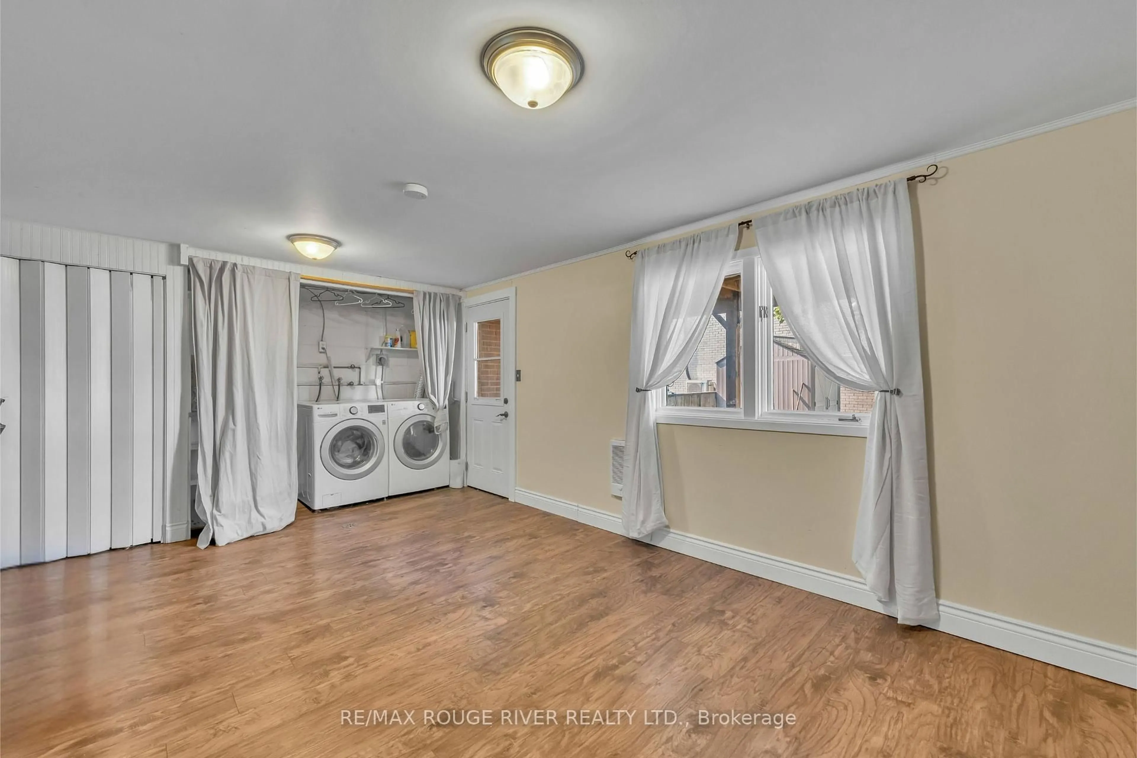 Laundry room for 59 Peacock Blvd, Port Hope Ontario L1A 2X2