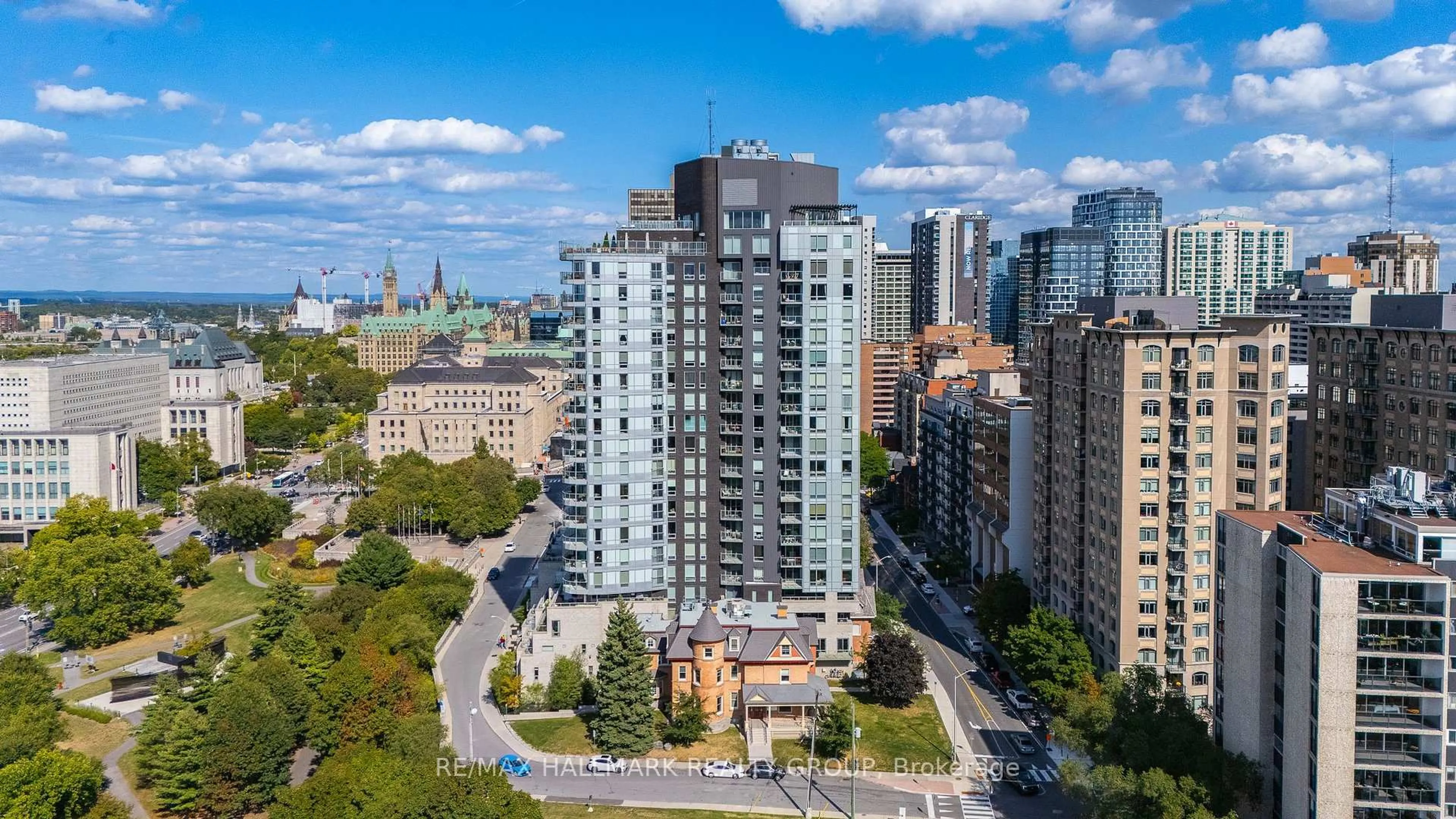A pic from outside/outdoor area/front of a property/back of a property/a pic from drone, city buildings view from balcony for 428 Sparks St #1807, Ottawa Ontario K1R 0B3