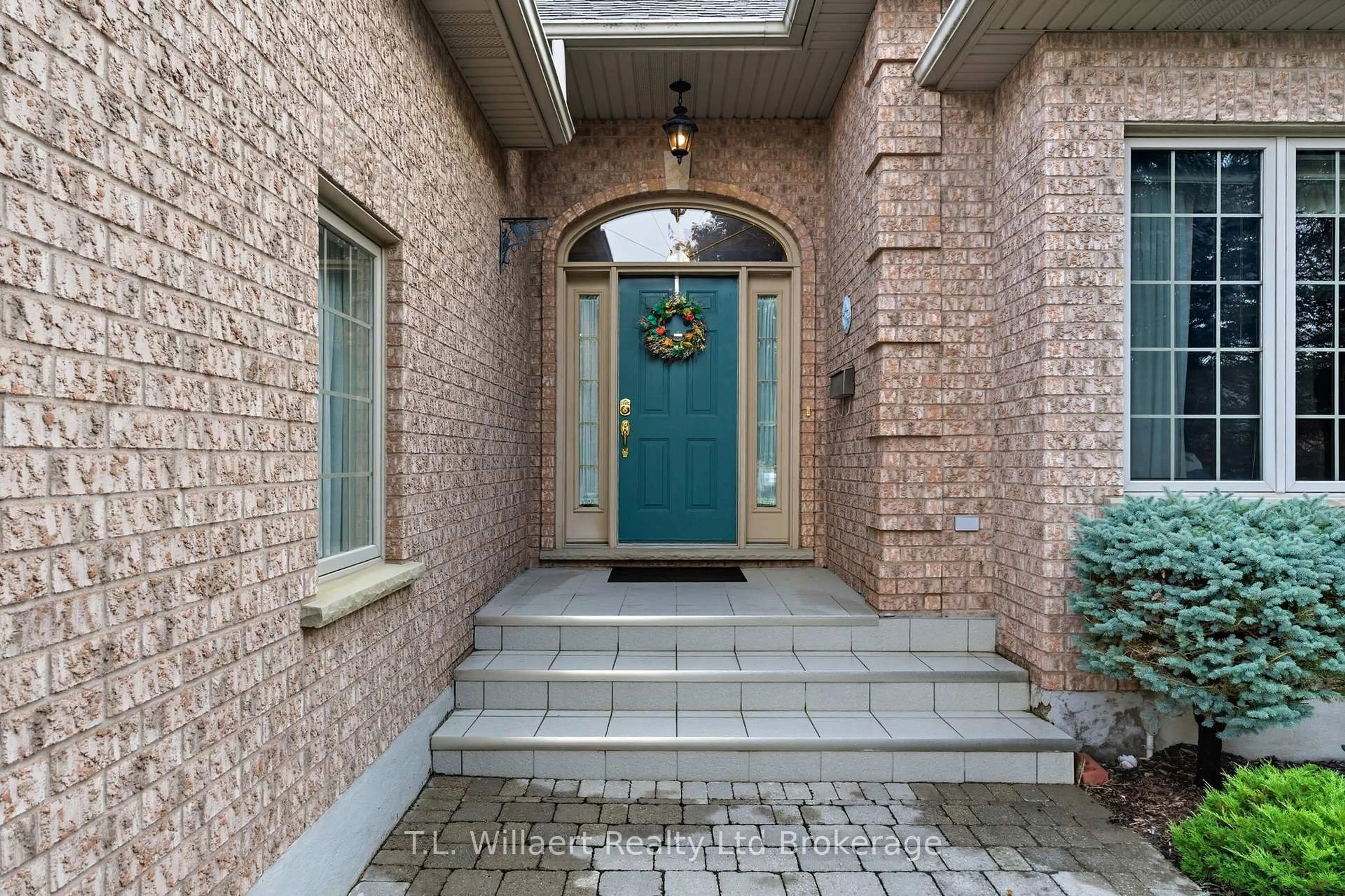 Indoor entryway for 51 Demeyere Ave, Tillsonburg Ontario N4G 5P8