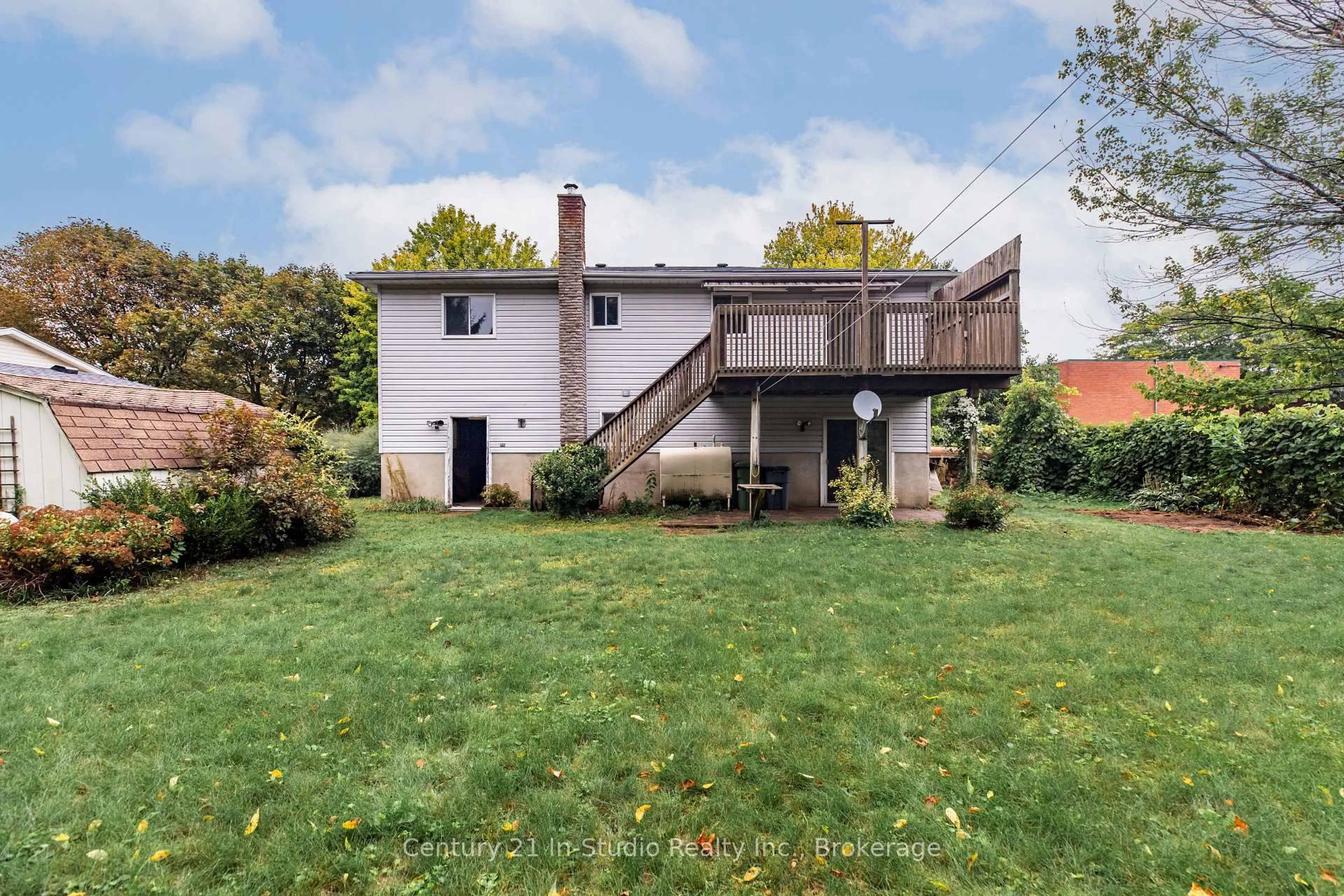 A pic from outside/outdoor area/front of a property/back of a property/a pic from drone, unknown for 526 Crawford St, Saugeen Shores Ontario N0H 2C2