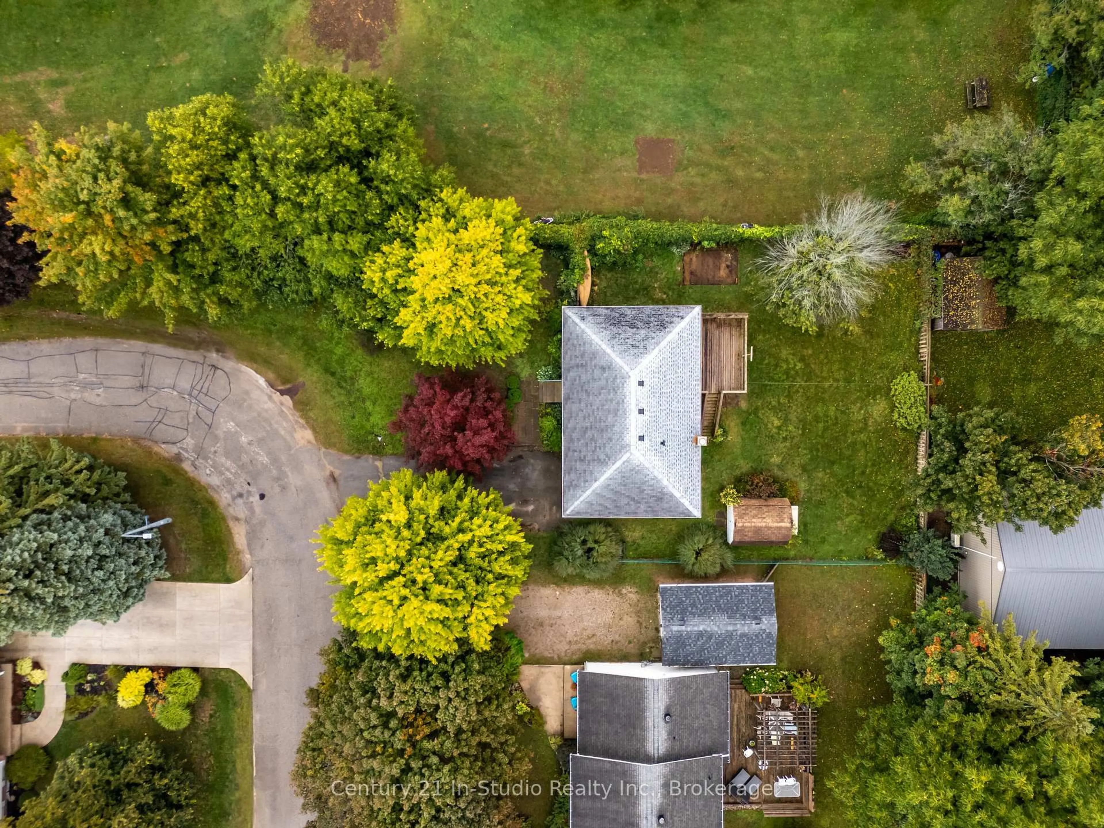 A pic from outside/outdoor area/front of a property/back of a property/a pic from drone, street for 526 Crawford St, Saugeen Shores Ontario N0H 2C2