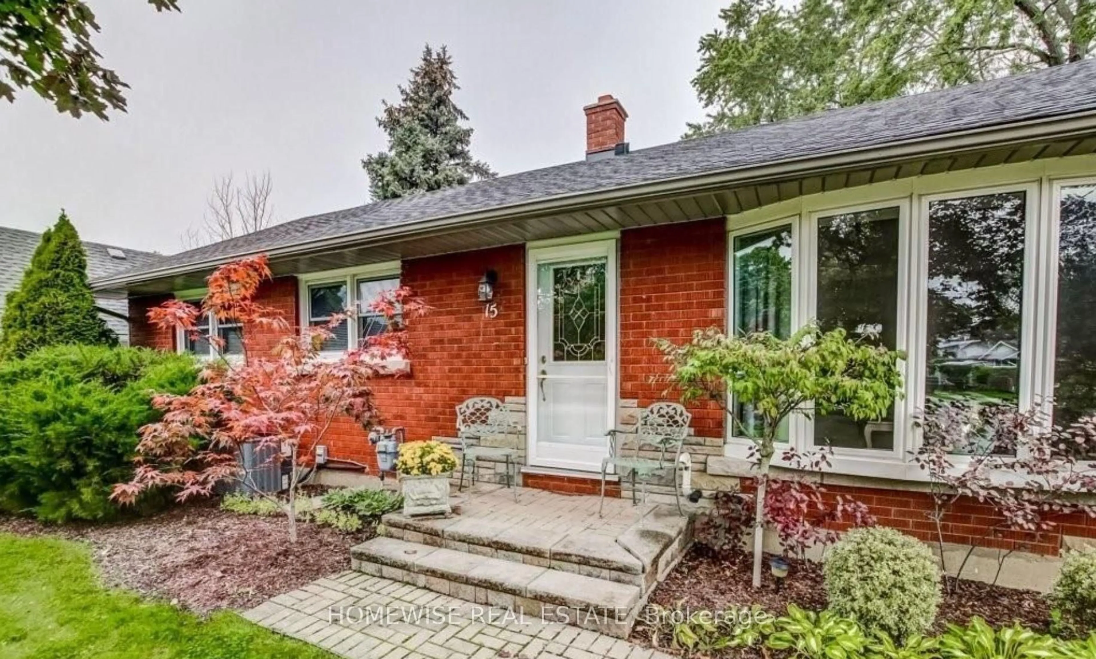 Home with brick exterior material, street for 15 LAKEVIEW Ave, St. Catharines Ontario L2N 2P8